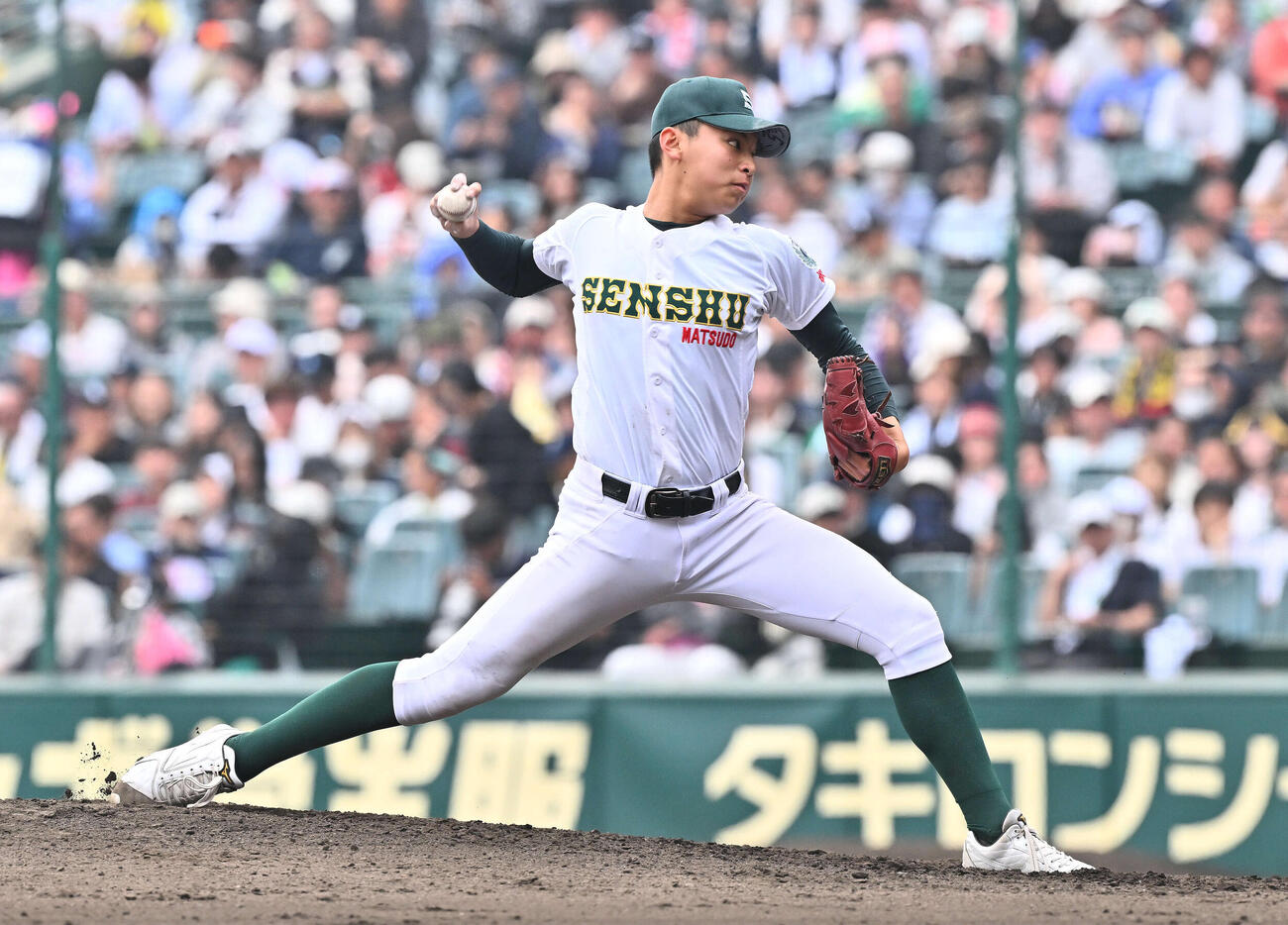 専大松戸対大阪桐蔭　専大松戸2番手で登板する門倉（撮影・滝沢徹郎）