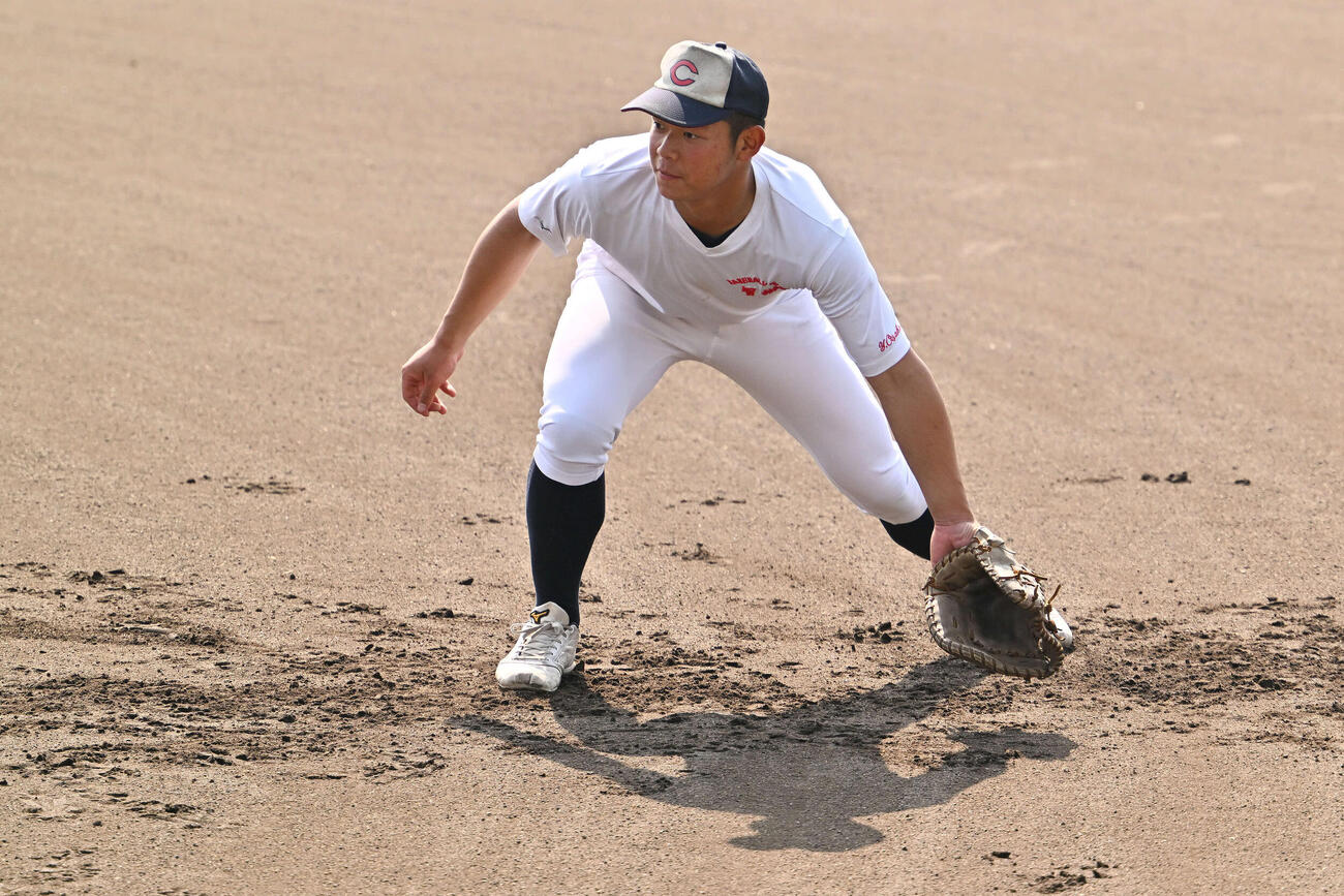 ノックを受ける智弁学園・逢坂（撮影・滝沢徹郎）