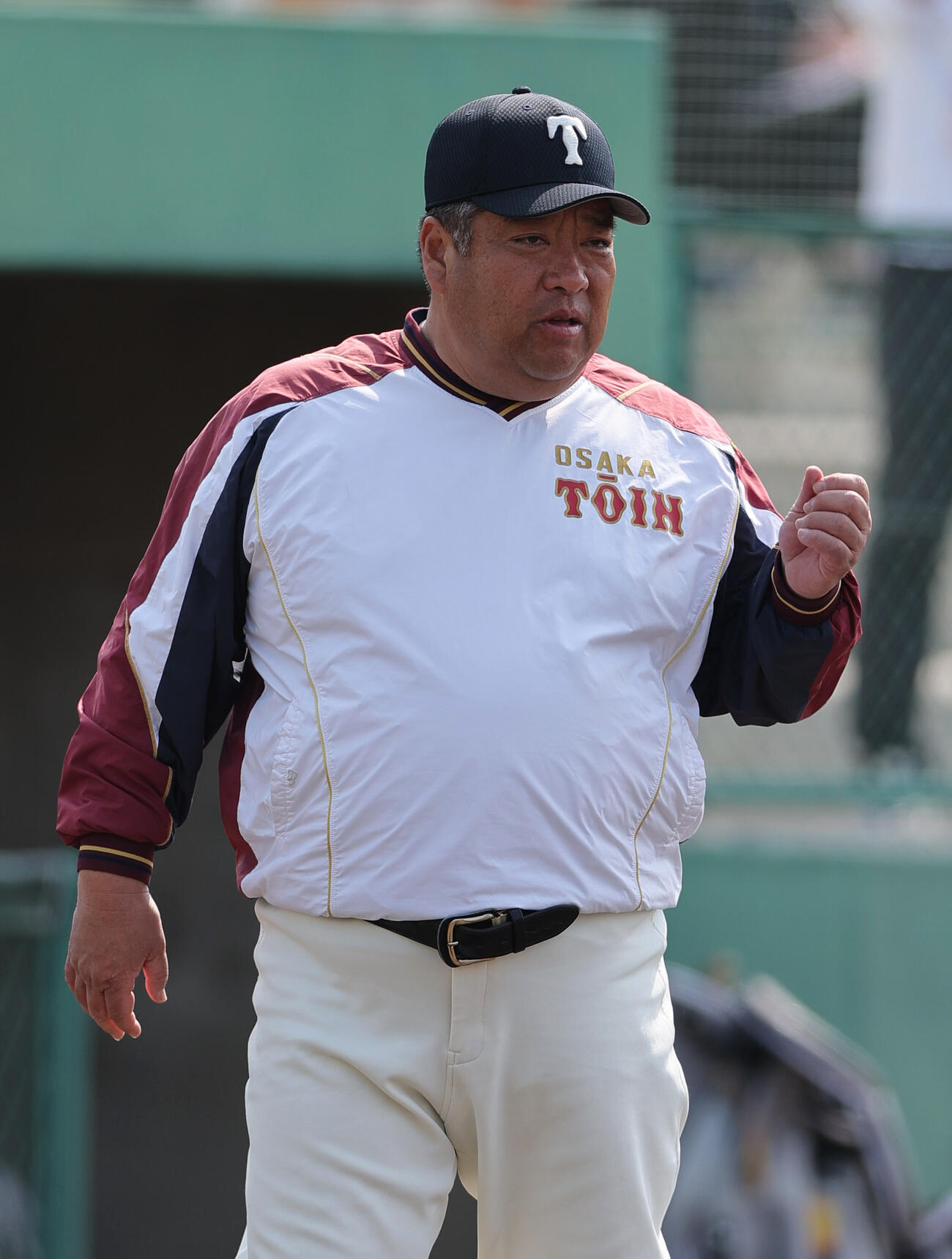 練習を確認する大阪桐蔭の西谷監督（撮影・上山淳一）