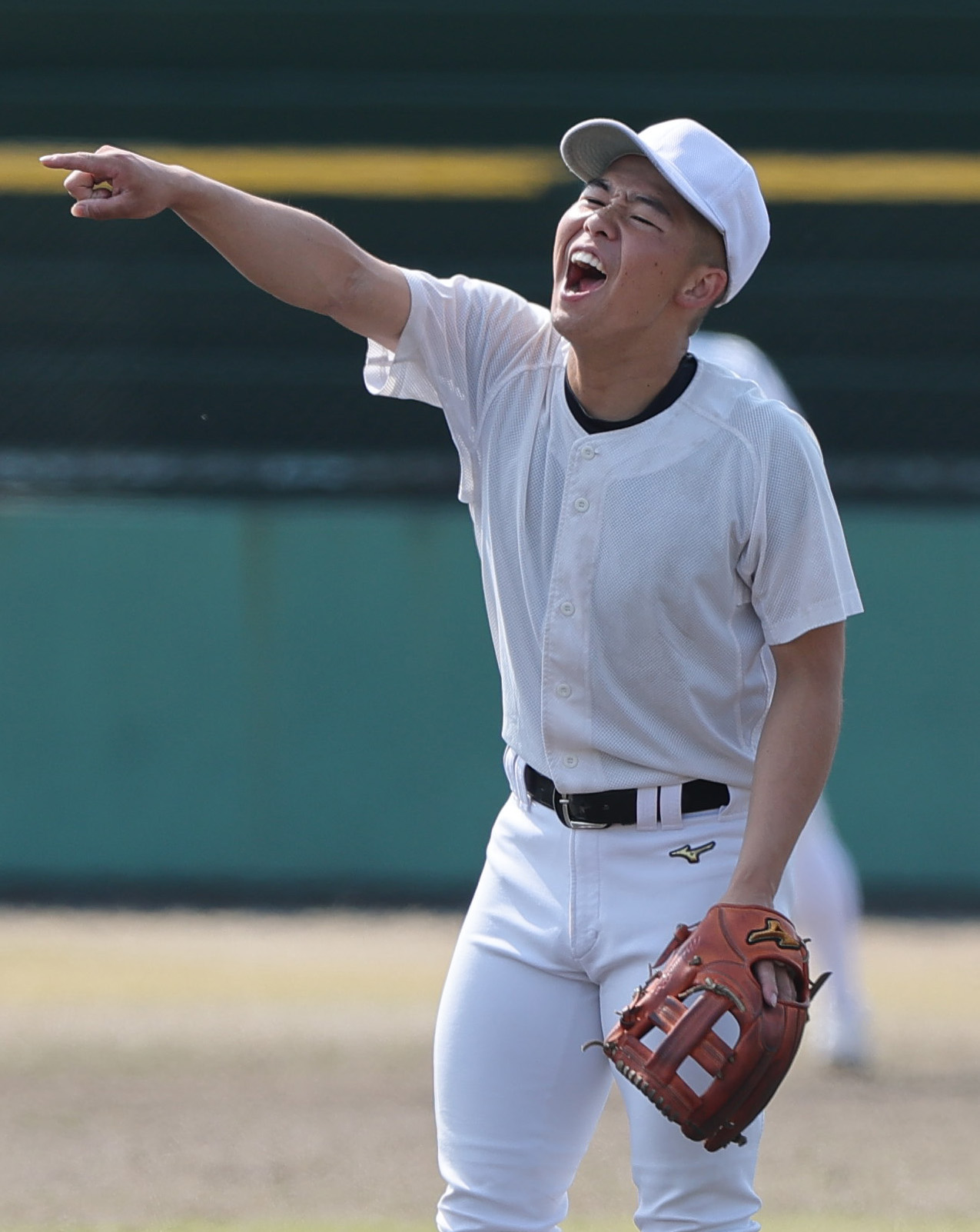 守備練習で声を上げる大阪桐蔭の黒川主将（撮影・上山淳一）