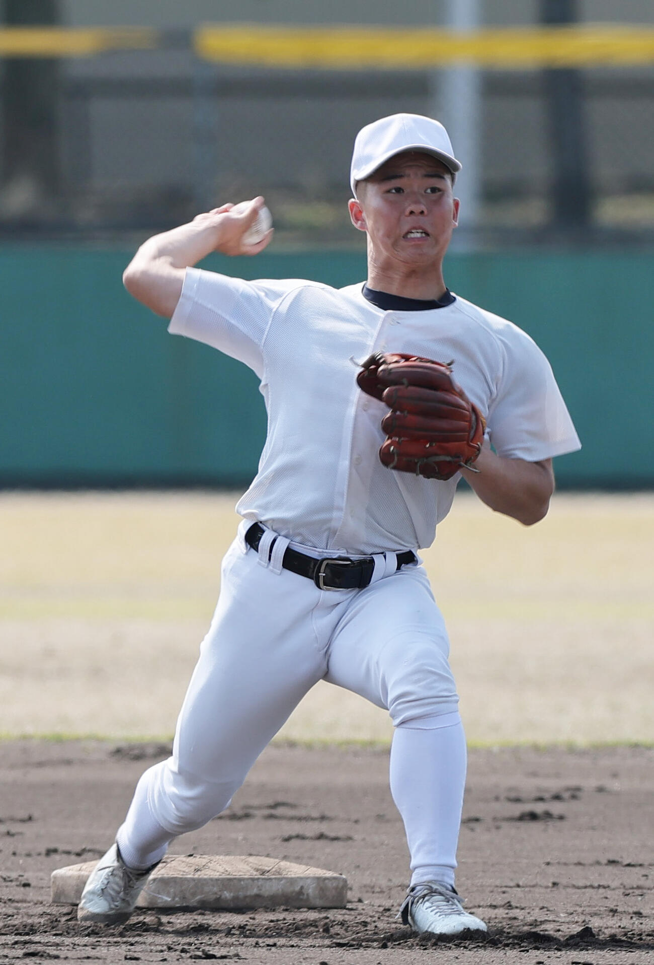 ノックを受ける阪桐蔭の黒川（撮影・上山淳一）
