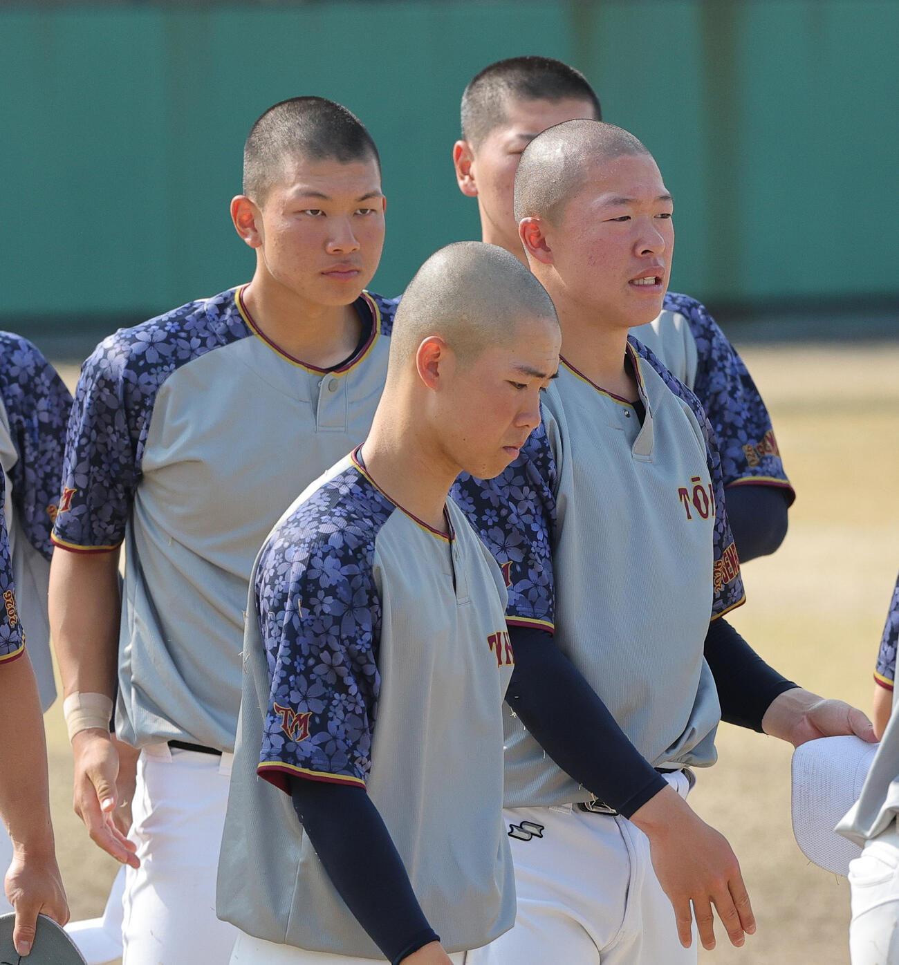 決勝を前に練習する、左から谷渕、黒川、吉岡（撮影・上山淳一）