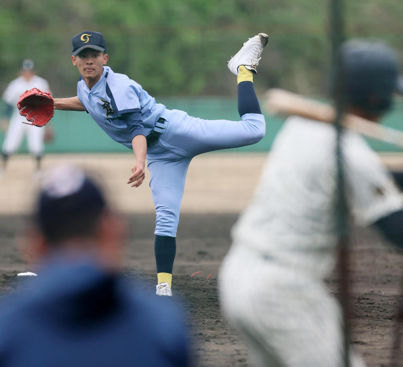 シート打撃練習に登板する高岡第一・前田（撮影・加藤哉）