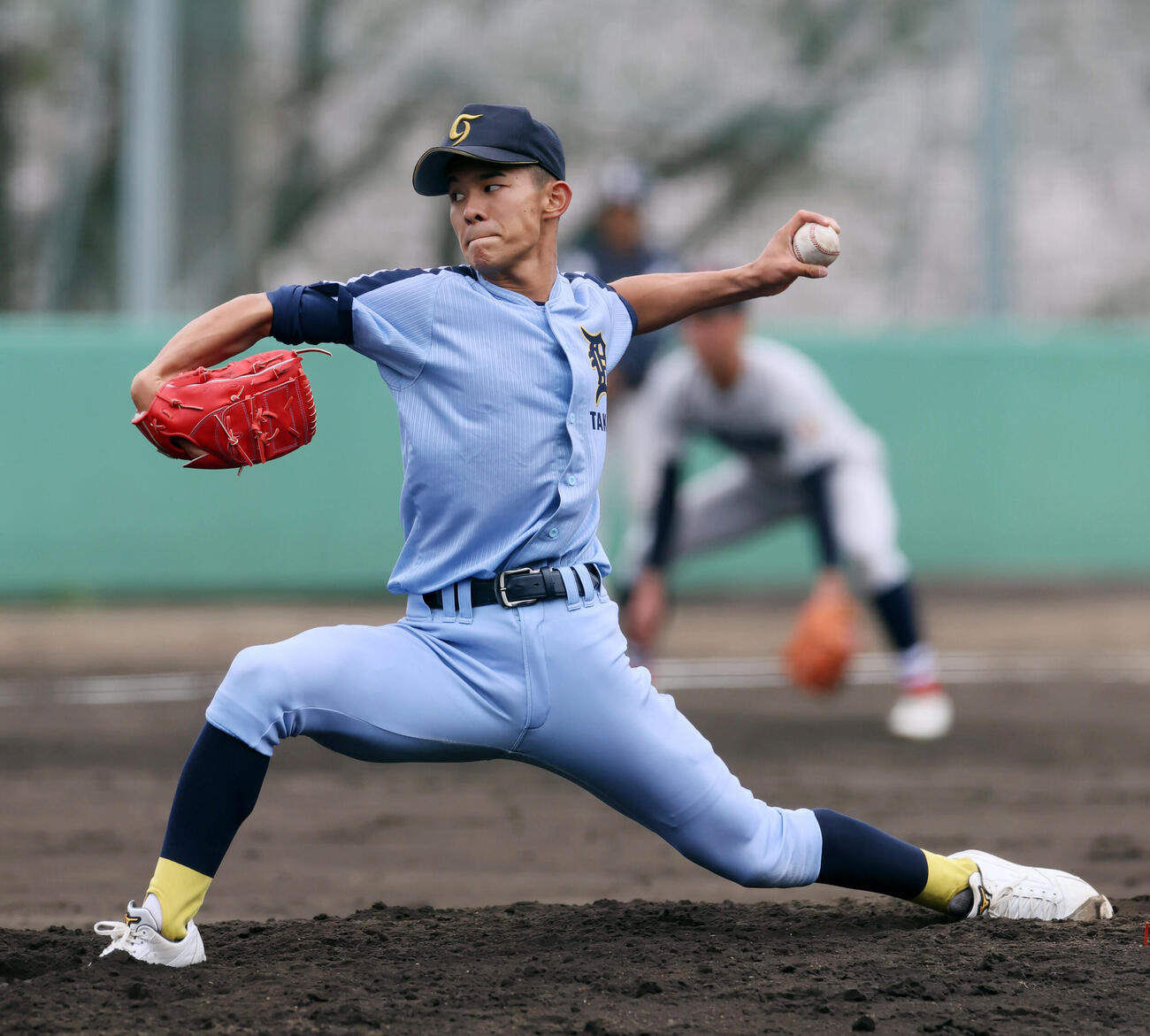 シート打撃練習に登板する高岡第一・前田（撮影・加藤哉）