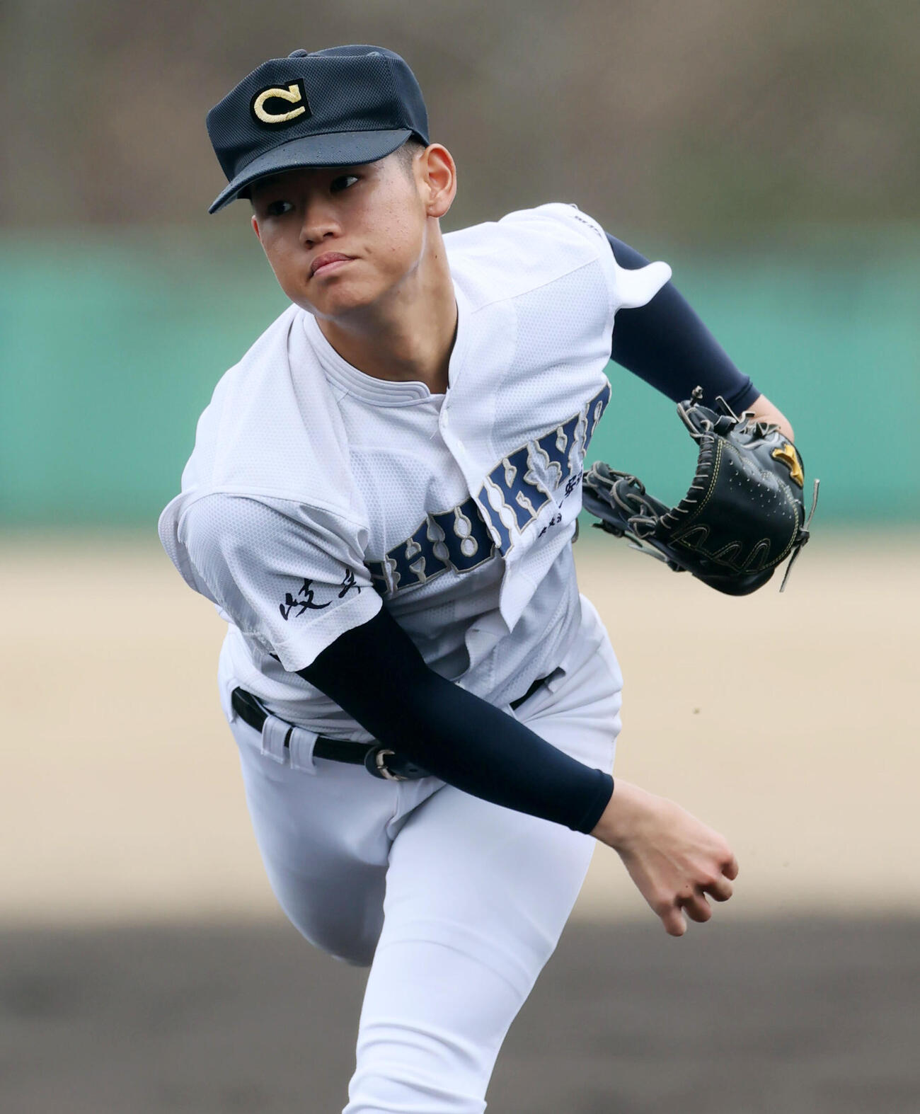 シート打撃練習に登板した中京・鈴木（撮影・加藤哉）