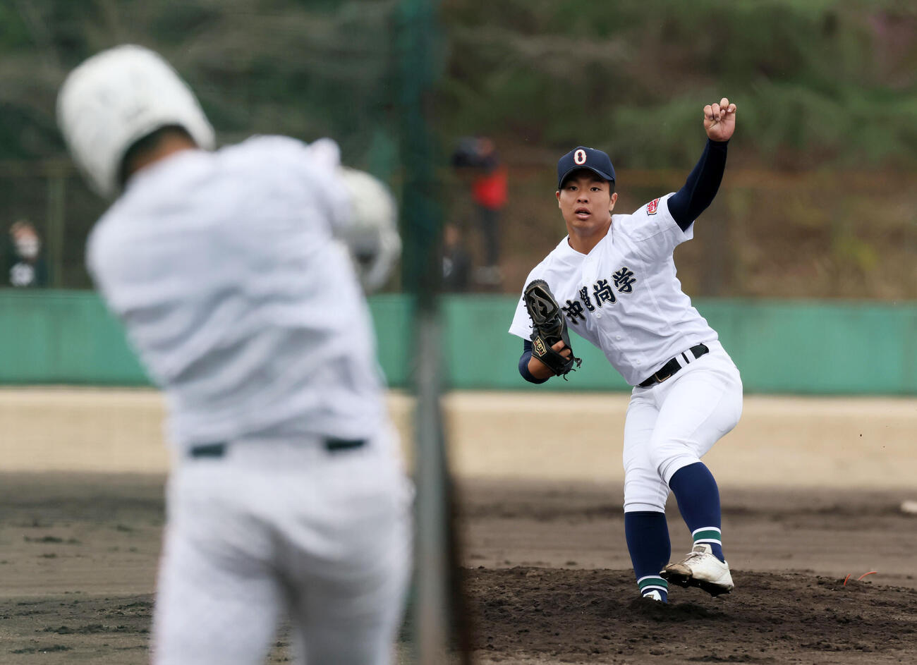 紅白戦に登板した沖縄尚学・末吉（撮影・加藤哉）
