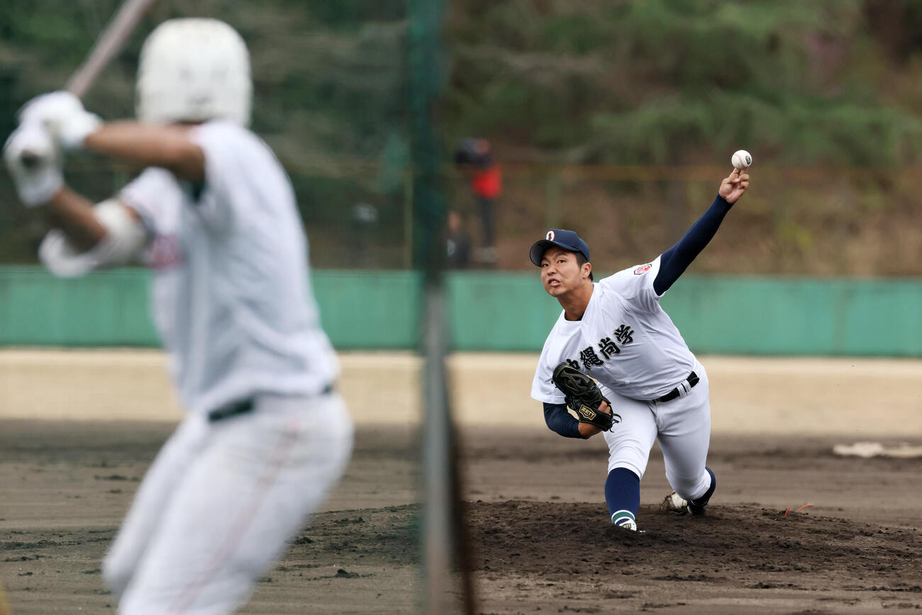 紅白戦に登板した沖縄尚学の末吉（撮影・加藤哉）
