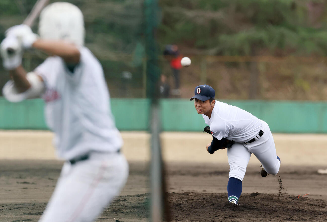紅白戦に登板した沖縄尚学の末吉（撮影・加藤哉）