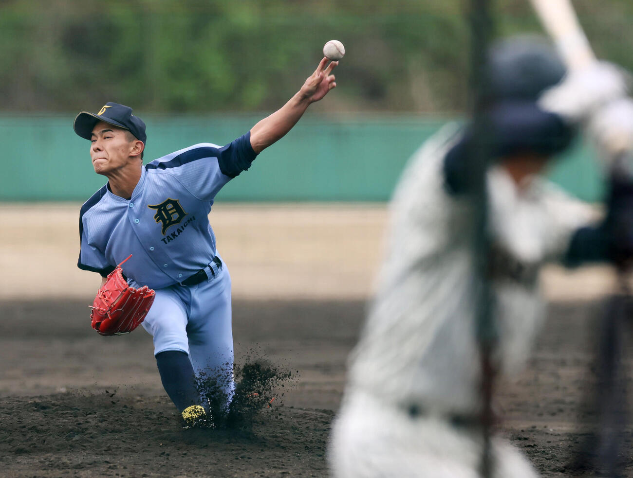 シート打撃練習に登板する高岡第一・前田（撮影・加藤哉）