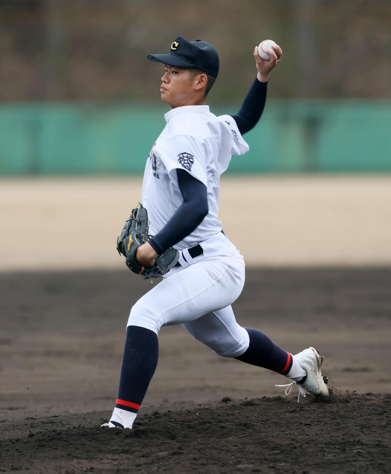 シート打撃練習に登板した中京・鈴木（撮影・加藤哉）
