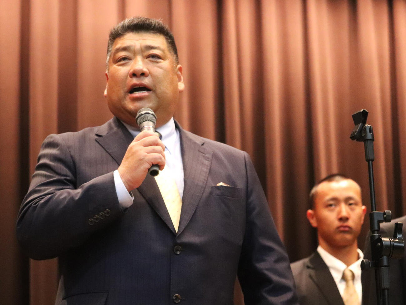 センバツ優勝報告会でアルプスからの熱い応援に力をもらったことを生徒たちに熱弁した、大阪桐蔭・西谷監督（撮影・中島麗）