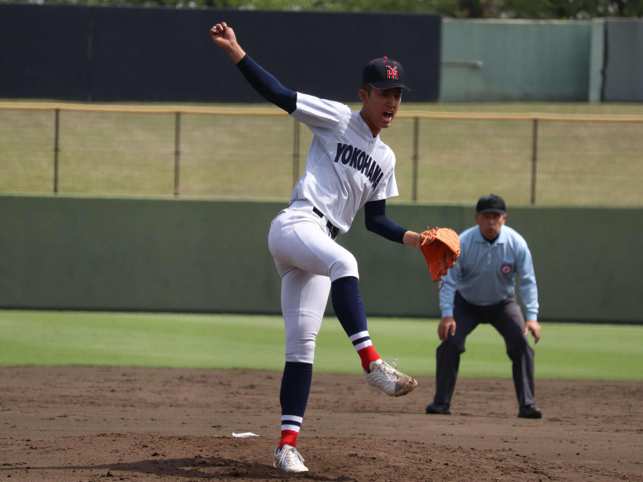2回途中からマウンドに上がった横浜のエース、織田（撮影・保坂淑子）