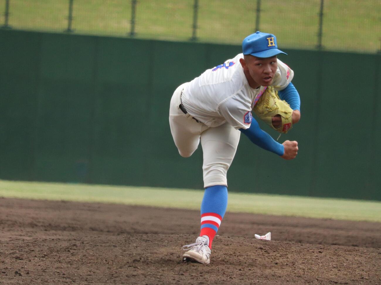 松山ー花咲徳栄　4点リードで迎えた9回、3番手としてマウンドに上がり、1回を1安打無失点に抑えた、花咲徳栄のエース、黒川凌大（撮影・保坂淑子）