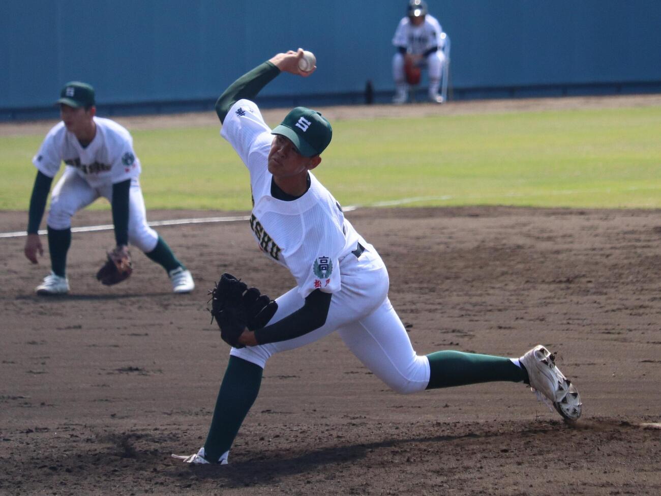春季千葉大会　千葉黎明対専大松戸　4安打で7回コールド完封勝利の専大松戸、先発の畠山真大