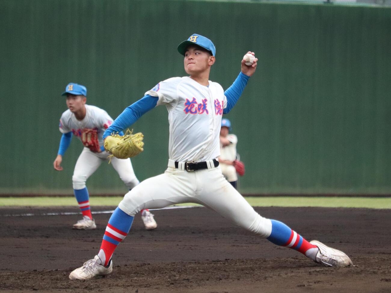 春季埼玉大会　花咲徳栄対市立浦和　7回を投げ7安打1失点の花咲徳栄の先発、古賀夏音樹=保坂淑子撮影