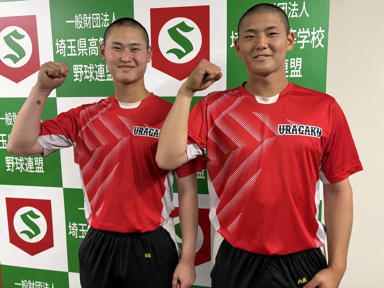 春季埼玉大会　浦和学院対県浦和　（左から）3番手で登板し、2回を1安打無失点と好救援の浦和学院のエース・日髙創太と、1安打2打点の4番・内藤蒼（撮影・保坂淑子）