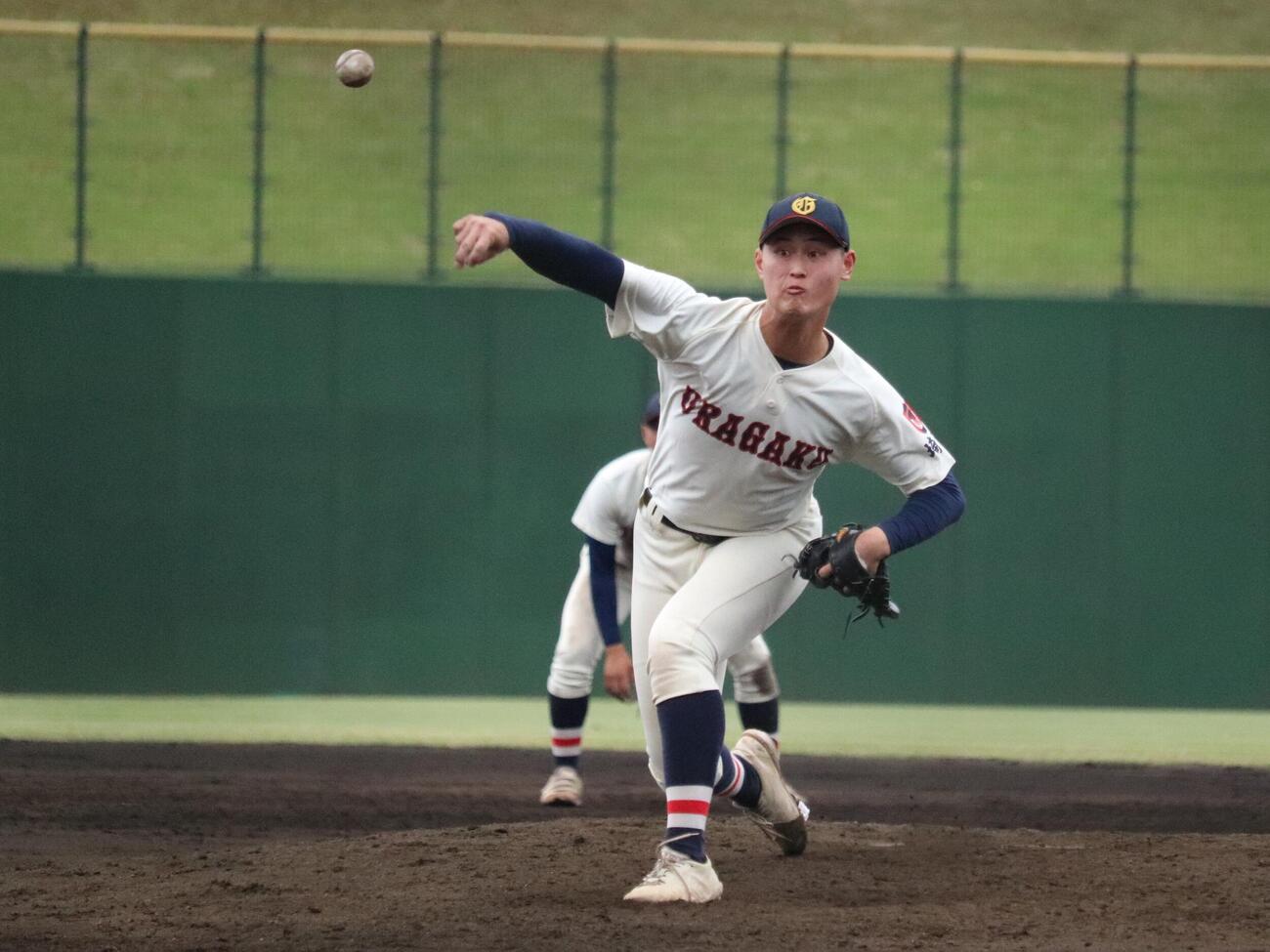 春季埼玉大会　浦和学院対県浦和　8回、3番手としてマウンドに上がり、2回を1安打無失点と好救援のエース・日髙創太（撮影・保坂淑子）