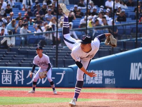 春季神奈川大会　横浜創学館対慶応　8回から2番手として登板した稲嶺啓（撮影・保坂淑子）