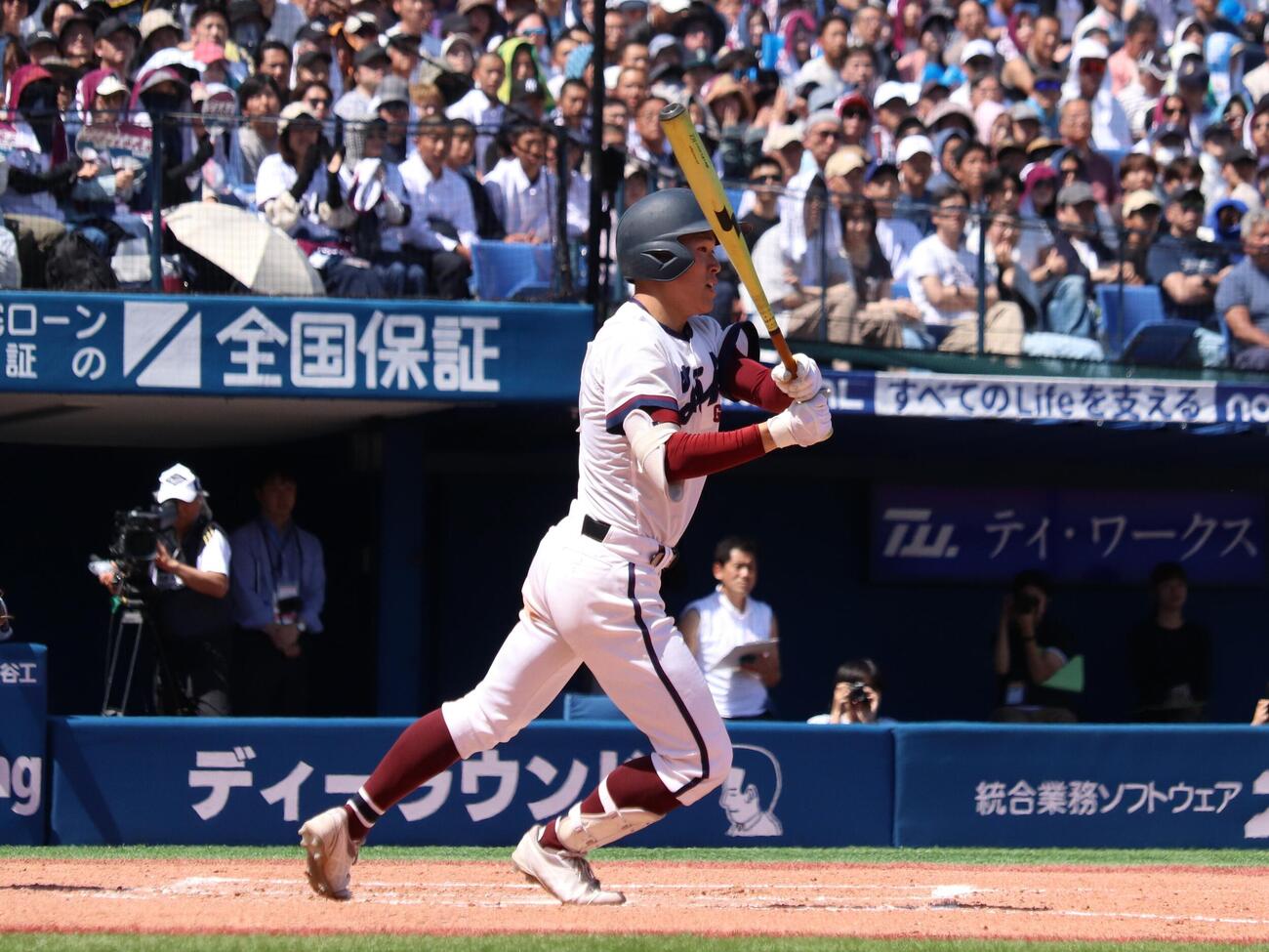 春季神奈川大会　桐光学園対横浜　2死満塁から右前適時打を放つ桐光学園の黄泰崇（撮影・保坂淑子）