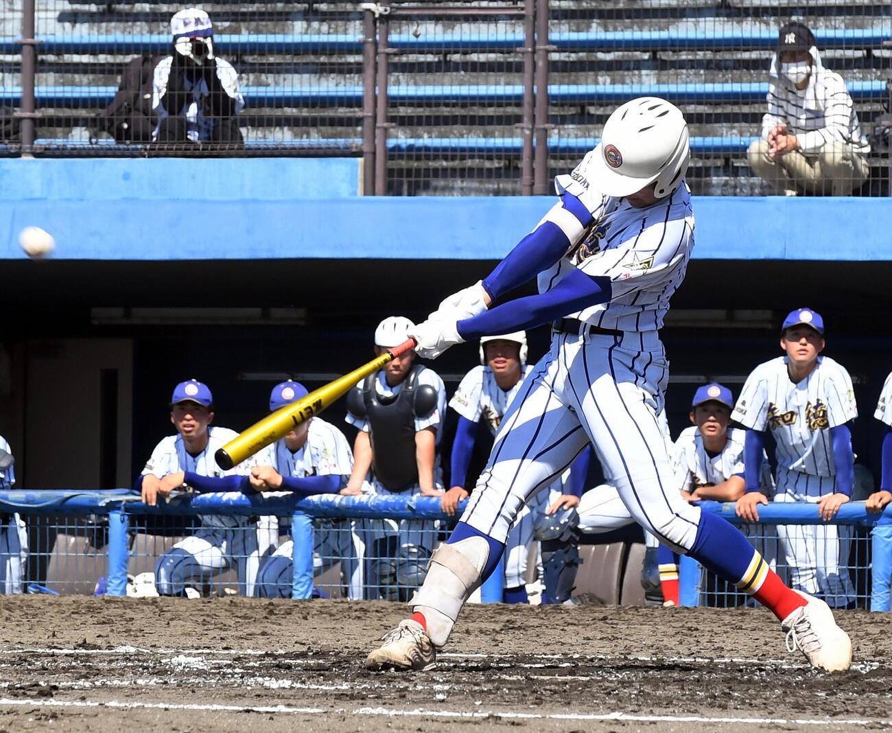 春季高校野球静岡県大会準決勝・聖隷クリストファー対知徳　3回裏知徳無死一塁、右翼越えに2点本塁打を放つ高橋舵真