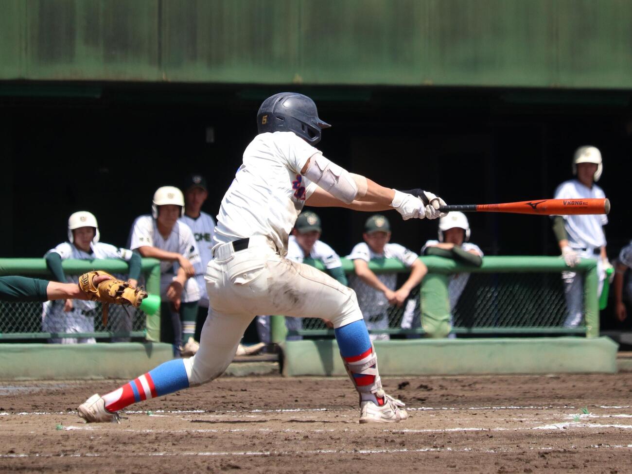 花咲徳栄対昌平　8回、無死一、三塁から勝ち越しの左前適時打を放つ、谷口ジョージ（撮影・保坂淑子）