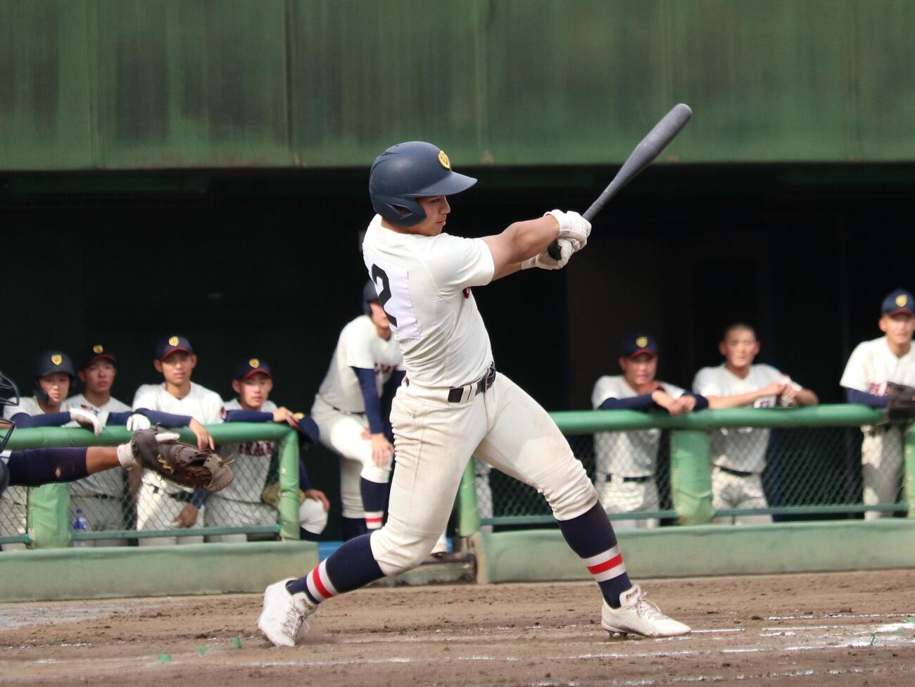 浦和学院対立教新座　7回、2死三塁から左越え2ラン本塁打を放つ、浦和学院の玉栄久豊（撮影・保坂淑子）