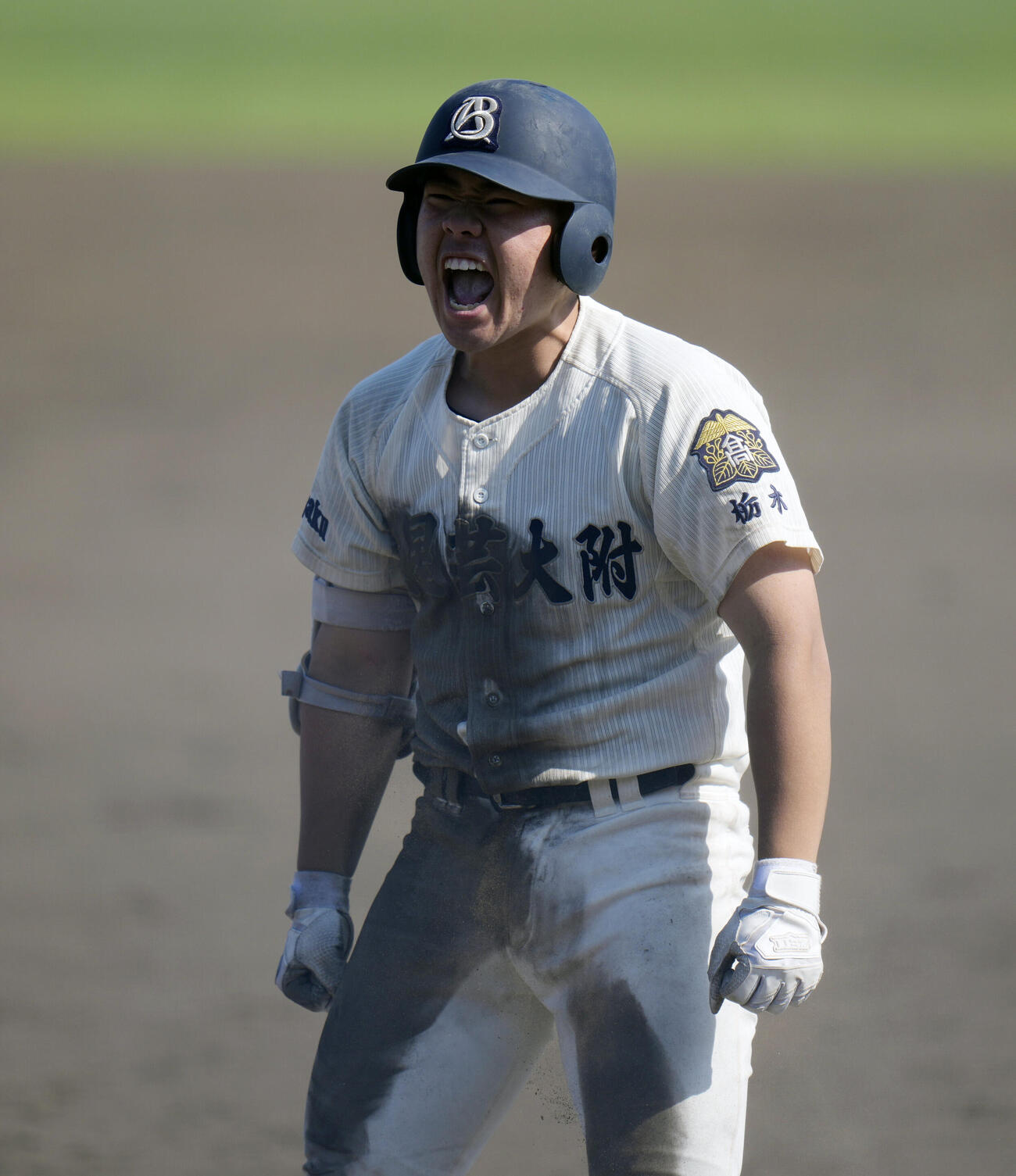 春季関東大会　文星芸大付対東京学館浦安　8回裏文星芸大付1死一、三塁、三ゴロを放ち野選の間に生還しほえる柴田來知（撮影・小島史椰）