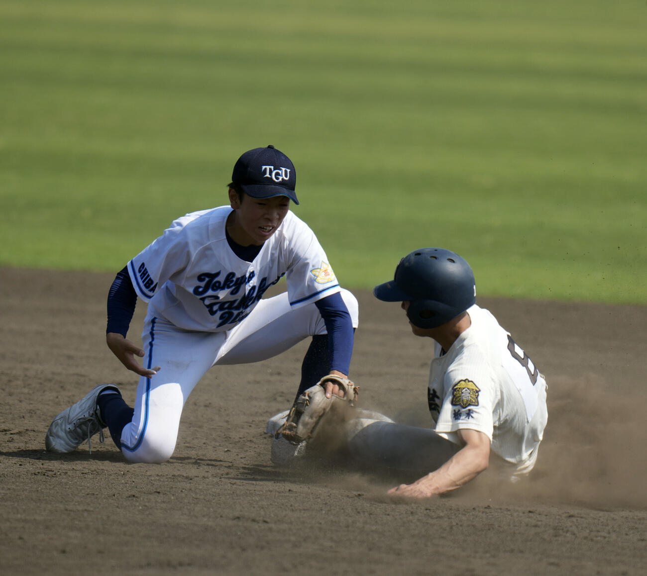 春季関東大会　文星芸大付対東京学館浦安　5回表文星芸大付2死一塁、二盗を決める稲石健太（撮影・小島史椰）