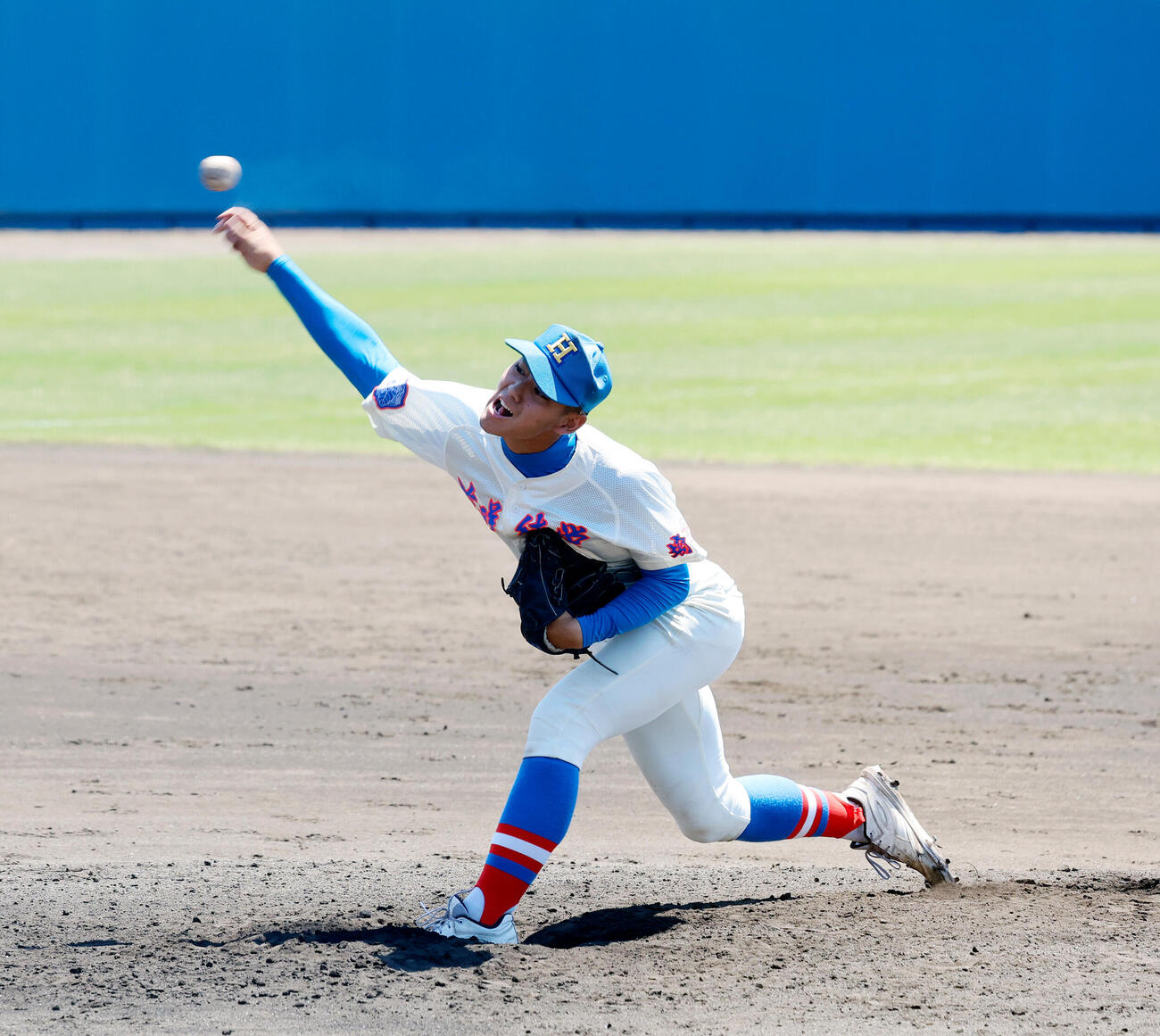 専大松戸対花咲徳栄　花咲徳栄の2番手で登板した石田凜作（撮影・山本朝陽）