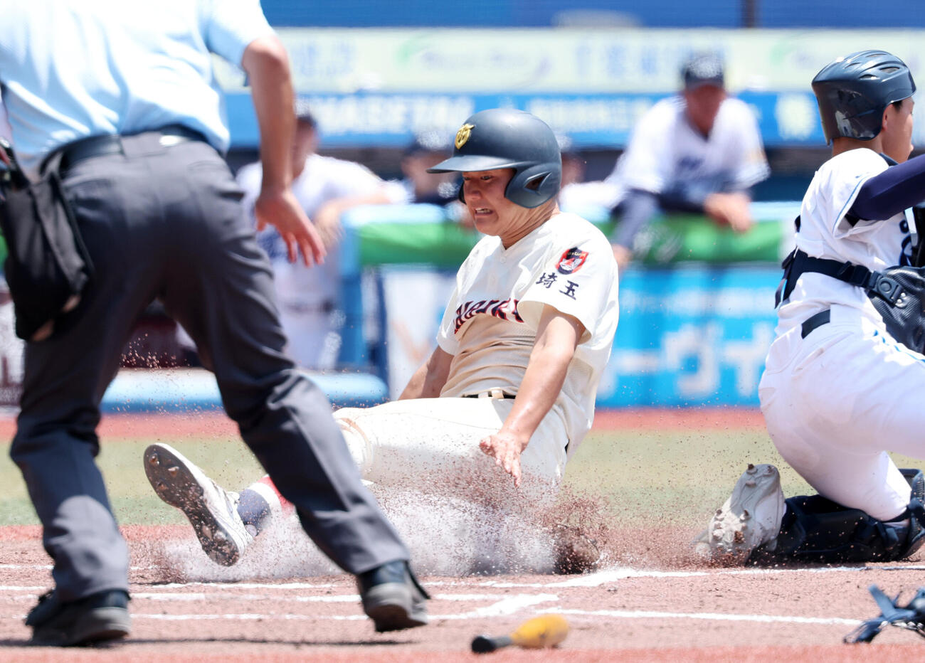 浦和学院対東京学館浦安　6回表浦和学院2死二塁、法量章太郎の適時打で内藤蒼が生還（撮影・鈴木正人）