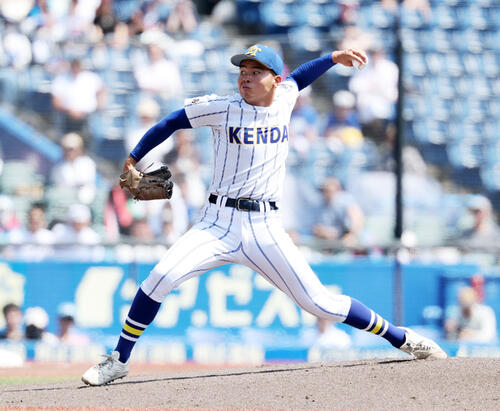 横浜対健大高崎 力投する健大高崎先発の北田莉玖(撮影・鈴木正人)