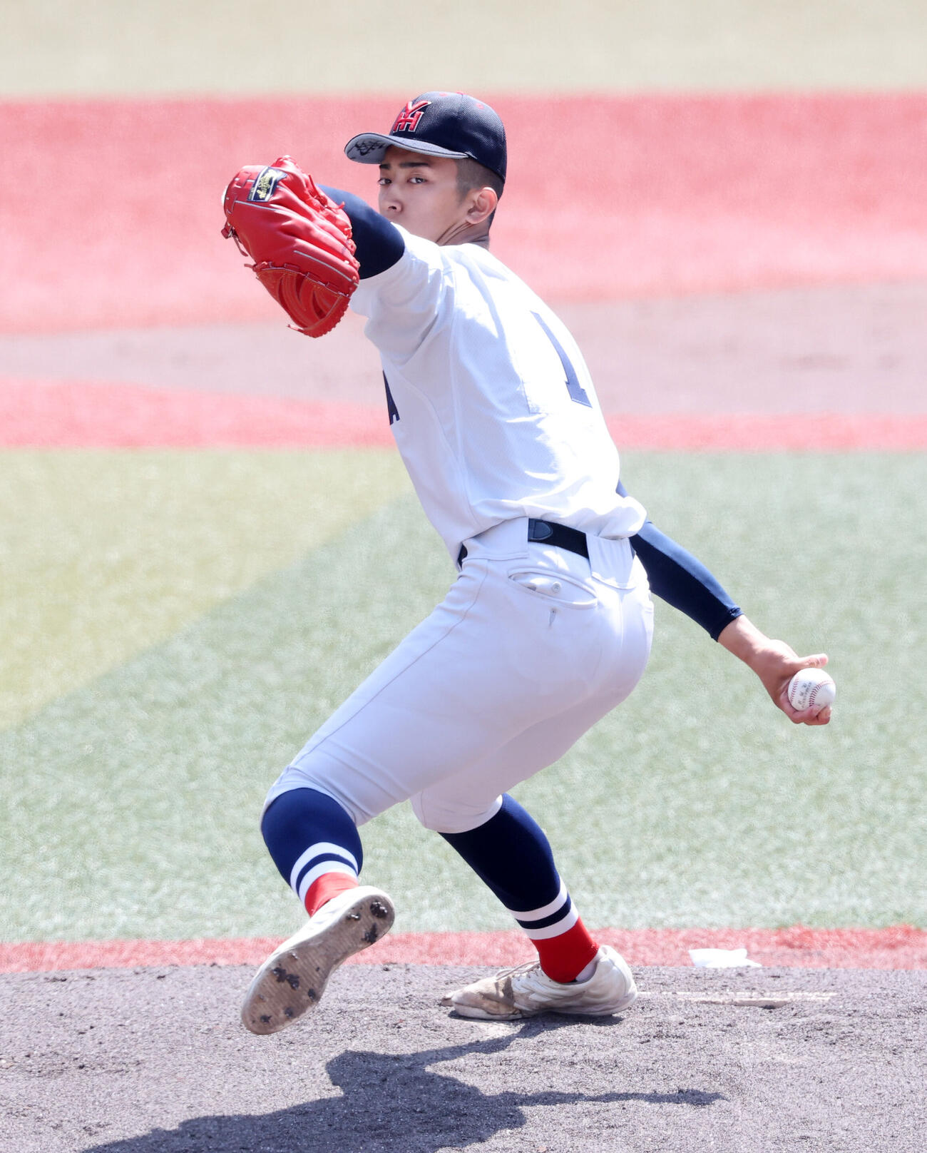 横浜対健大高崎　力投する横浜先発の織田翔希（撮影・鈴木正人）