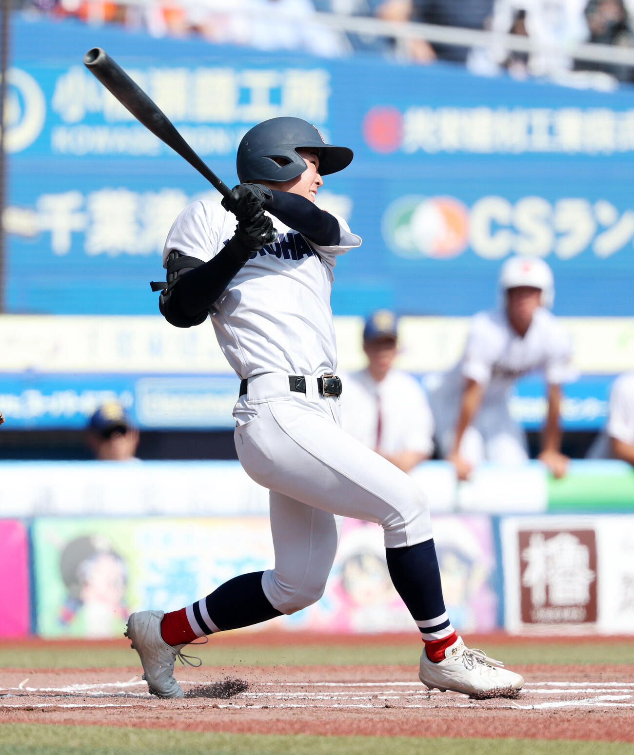 横浜対健大高崎　6回表横浜2死、田島陽翔はソロ本塁打を放つ（撮影・鈴木正人）