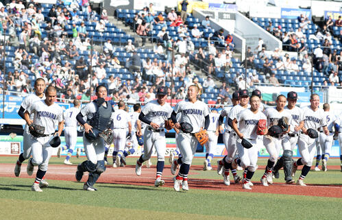 【関東大会】横浜５人シフトから逆転　村田監督「どうやったらプレッシャーかかるか考えた」　