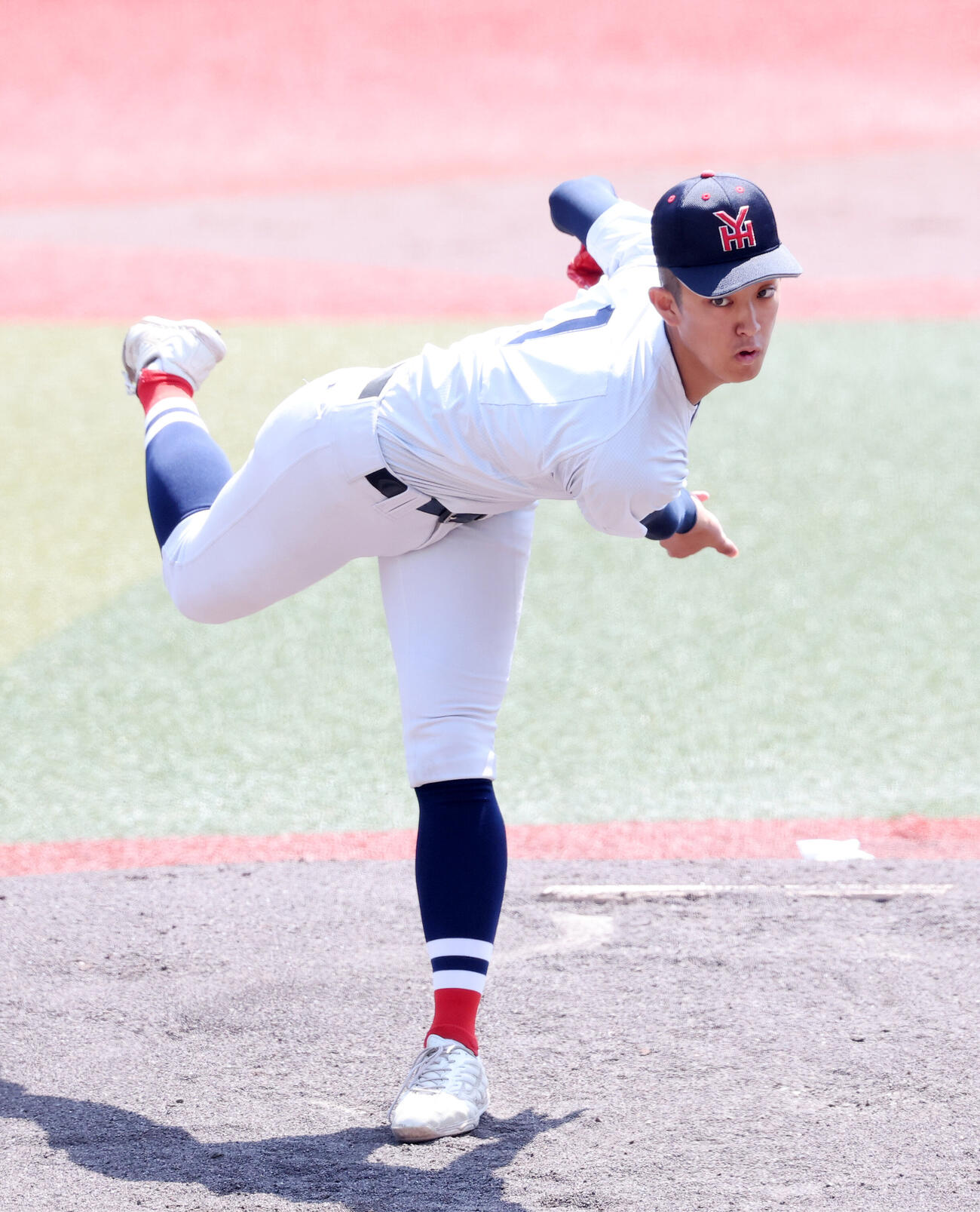 横浜対健大高崎　力投する横浜先発の織田翔希（撮影・鈴木正人）