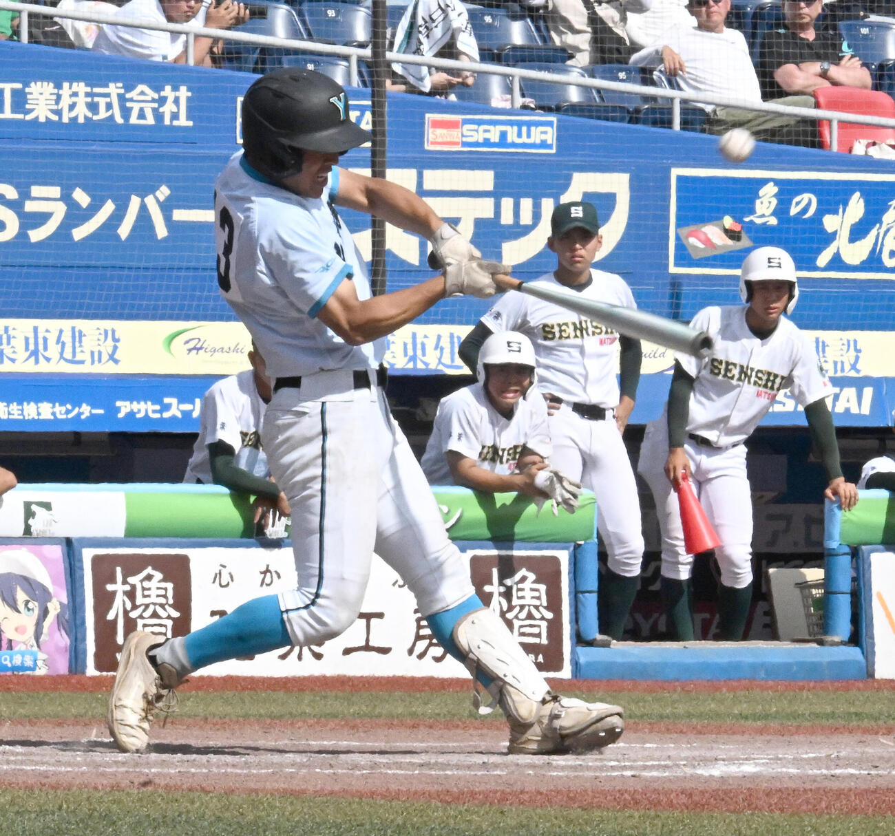 山梨学院対専大松戸　7回表山梨学院2死二、三塁、代打村橋照平が中越えに2点適時打を放つ（撮影・千葉一成）