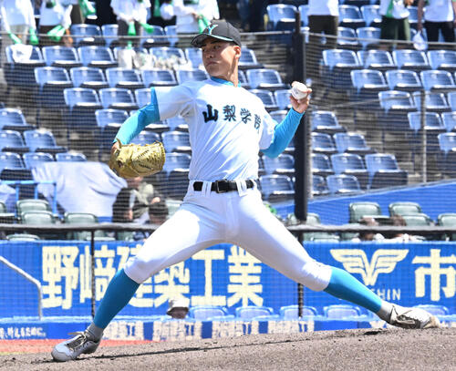 山梨学院対専大松戸 専大松戸戦に先発した山梨学院・渡部瑛太(撮影・千葉一成)