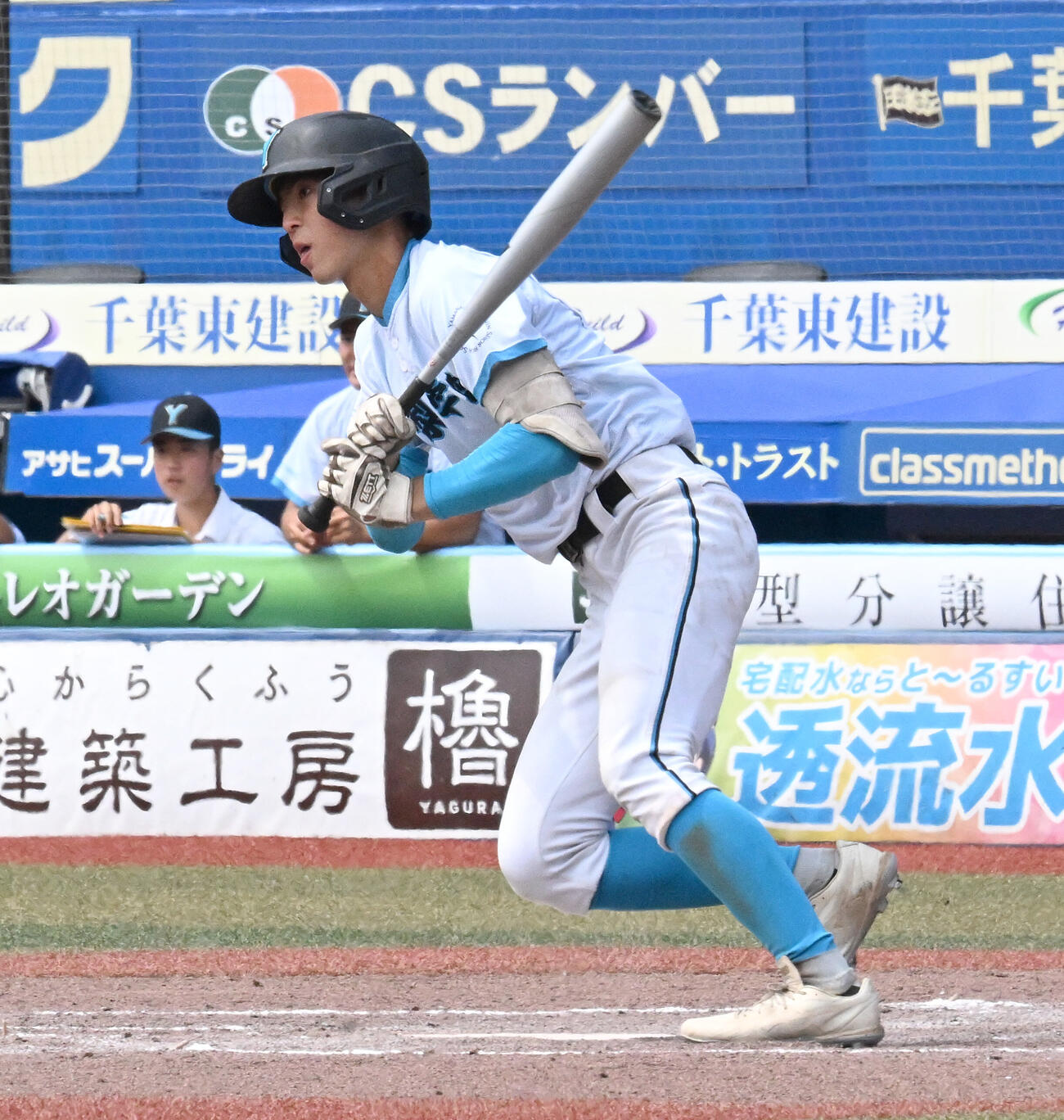 山梨学院対専大松戸　4回表山梨学院2死一塁、光永惺音が同点適時打を放つ（撮影・千葉一成）