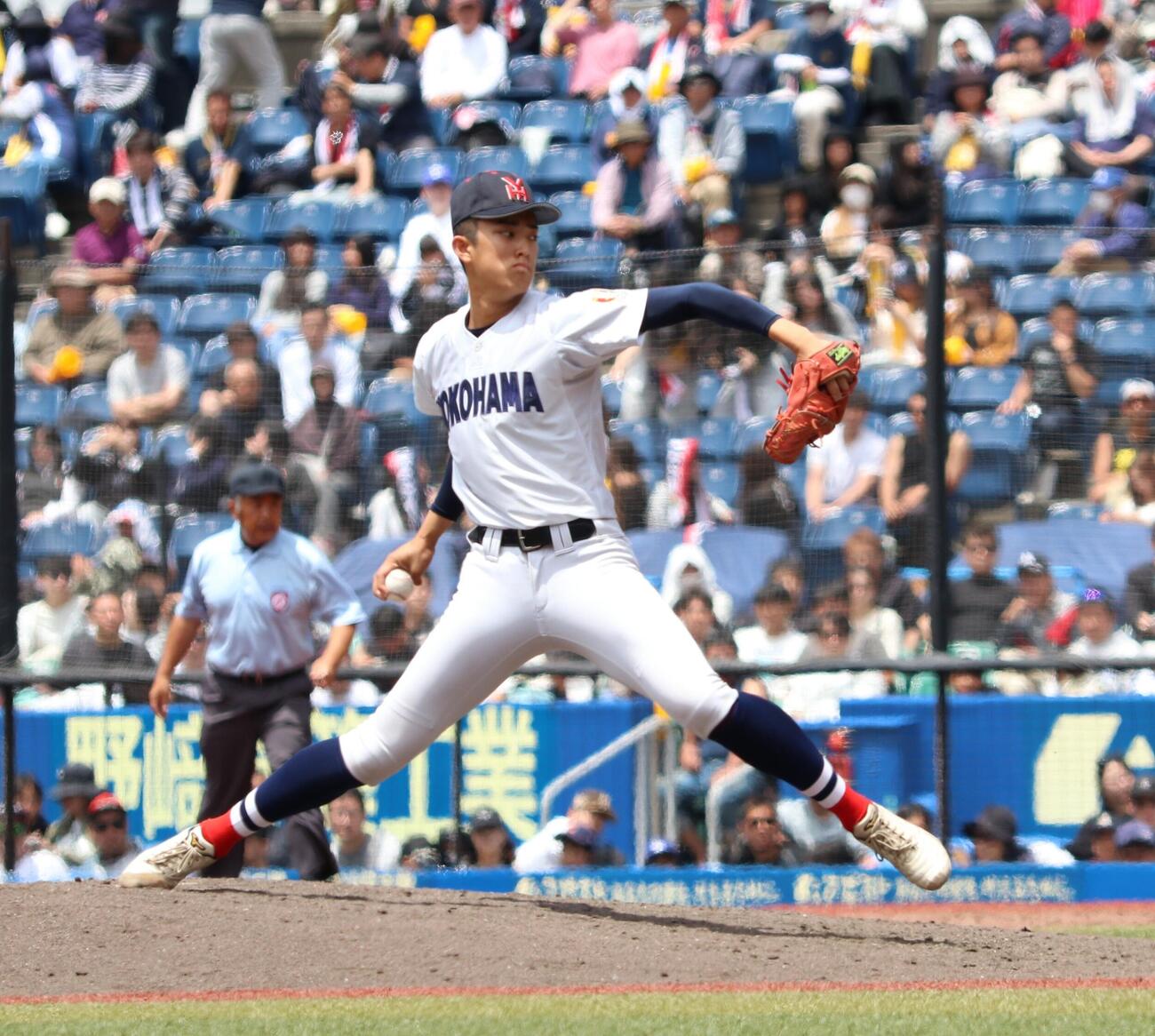 高校野球春季　準決勝　山梨学院対横浜　2番手投手横浜・織田翔希（撮影・会田京叶）＝2026年5年23日