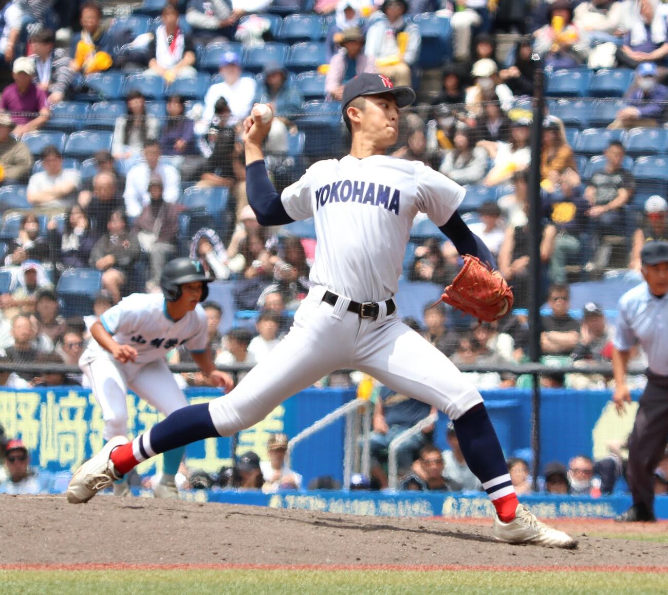 高校野球春季　準決勝　山梨学院対横浜　2番手投手横浜・織田翔希（撮影・会田京叶）＝2026年5年23日