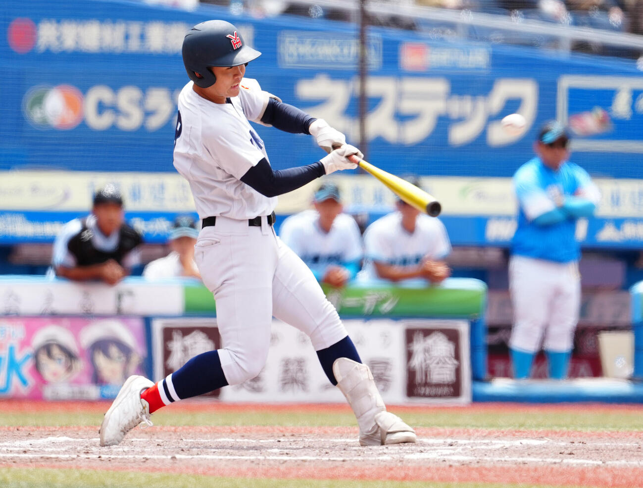 高校野球春季関東大会　準決勝　山梨学院対横浜　2回裏横浜1死二塁、先制の適時打を放つ江坂佳史（撮影・鈴木みどり）＝2026年5月23日