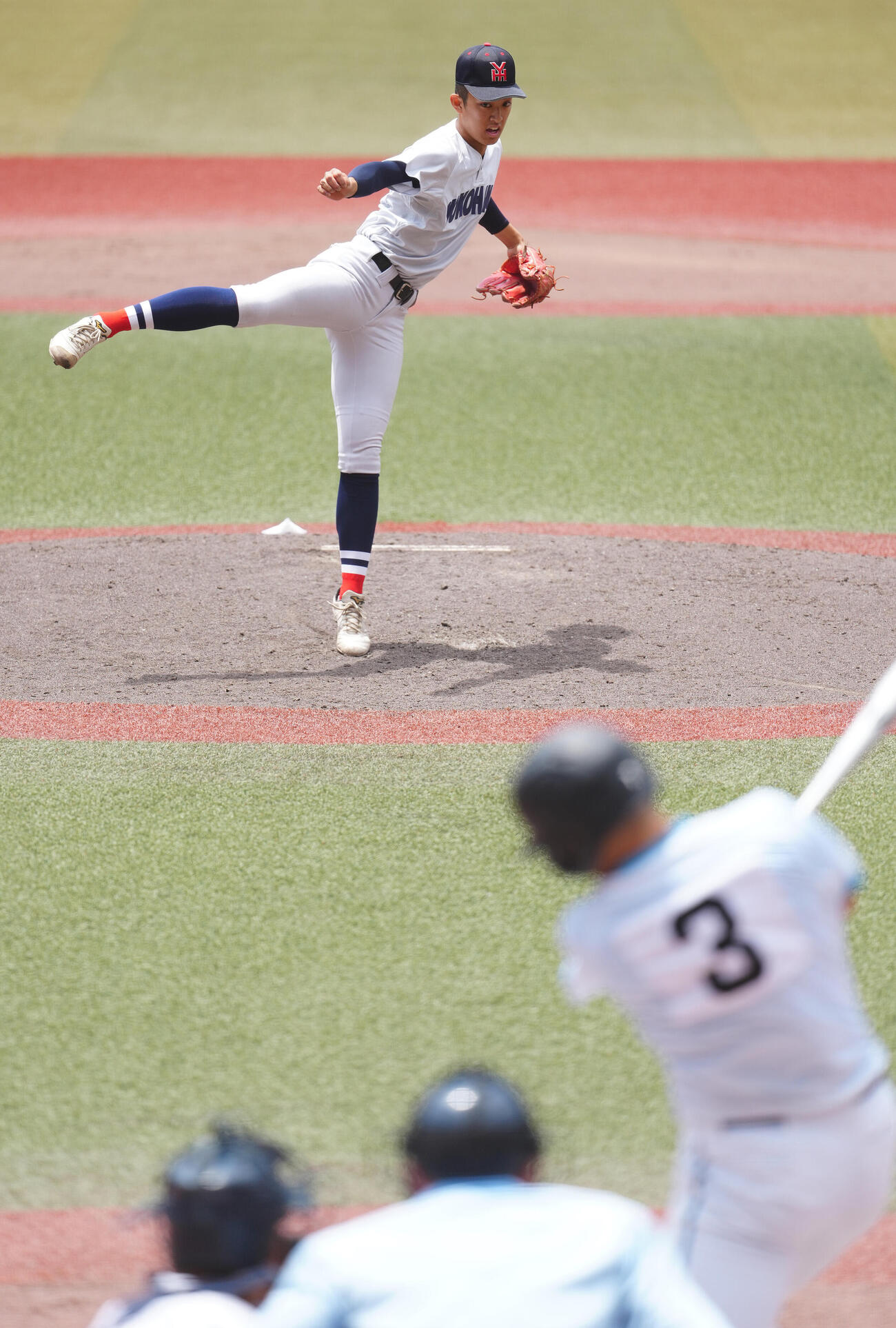 高校野球春季関東大会　準決勝　山梨学院対横浜　7回表山梨学院無死、高橋輝を空振り三振に仕留める織田翔希（撮影・鈴木みどり）＝2026年5月23日