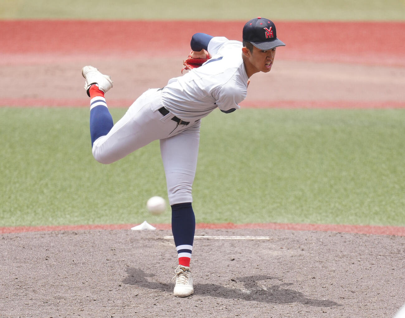 高校野球春季関東大会　準決勝　山梨学院対横浜　7回表から2番手で登板した横浜・織田翔希（撮影・鈴木みどり）＝2026年5月23日