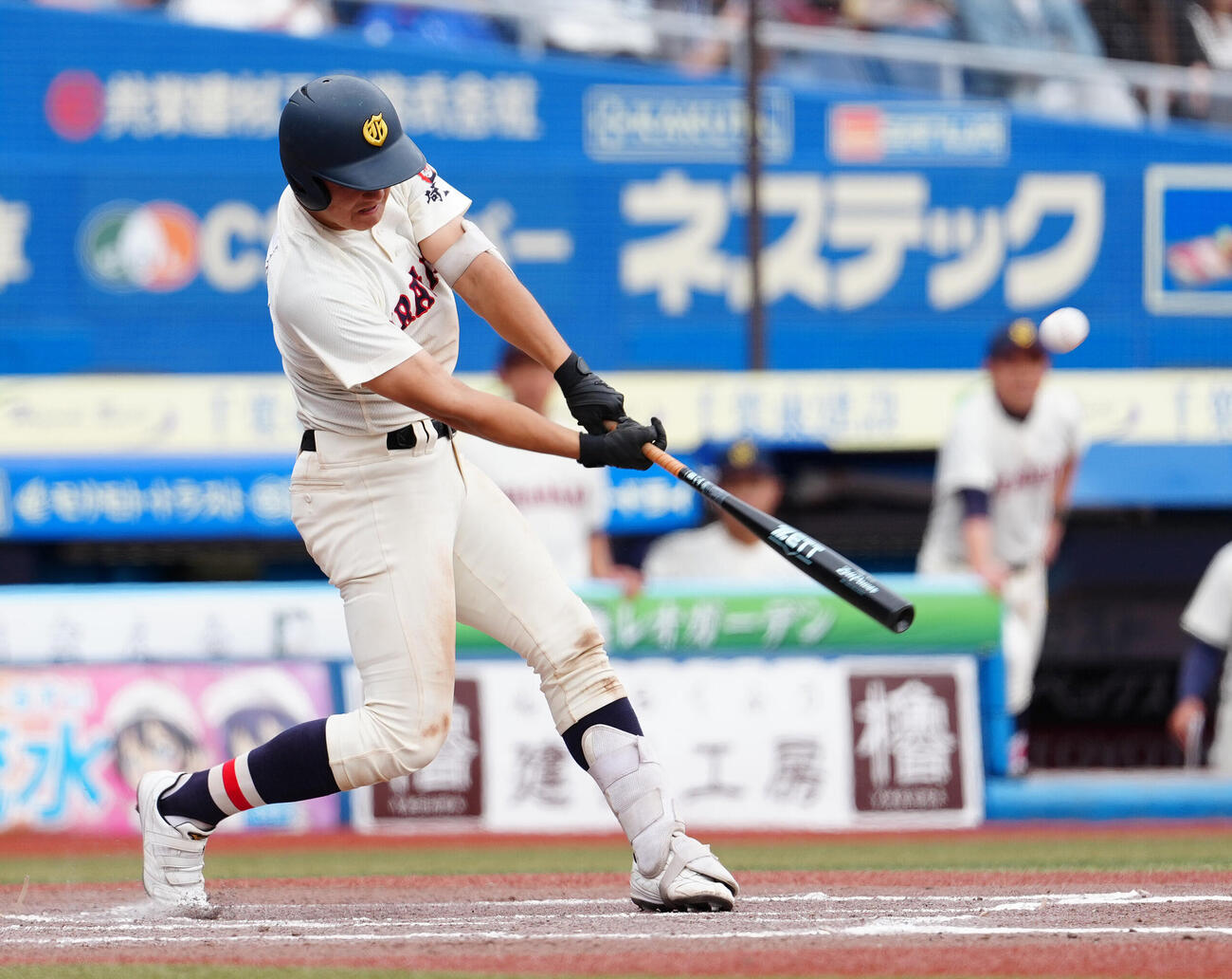 高校野球春季関東大会　準決勝　関東第一対浦和学院　6回裏浦和学院1死一塁、2点本塁打を放つ内藤蒼（撮影・鈴木みどり）
