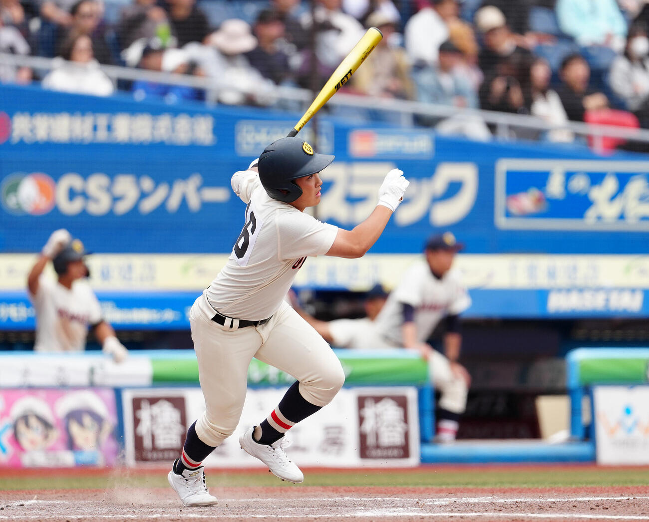 高校野球春季関東大会　準決勝　関東第一対浦和学院　8回裏浦和学院1死三塁、適時二塁打を放つ金谷隆乃助（撮影・鈴木みどり）