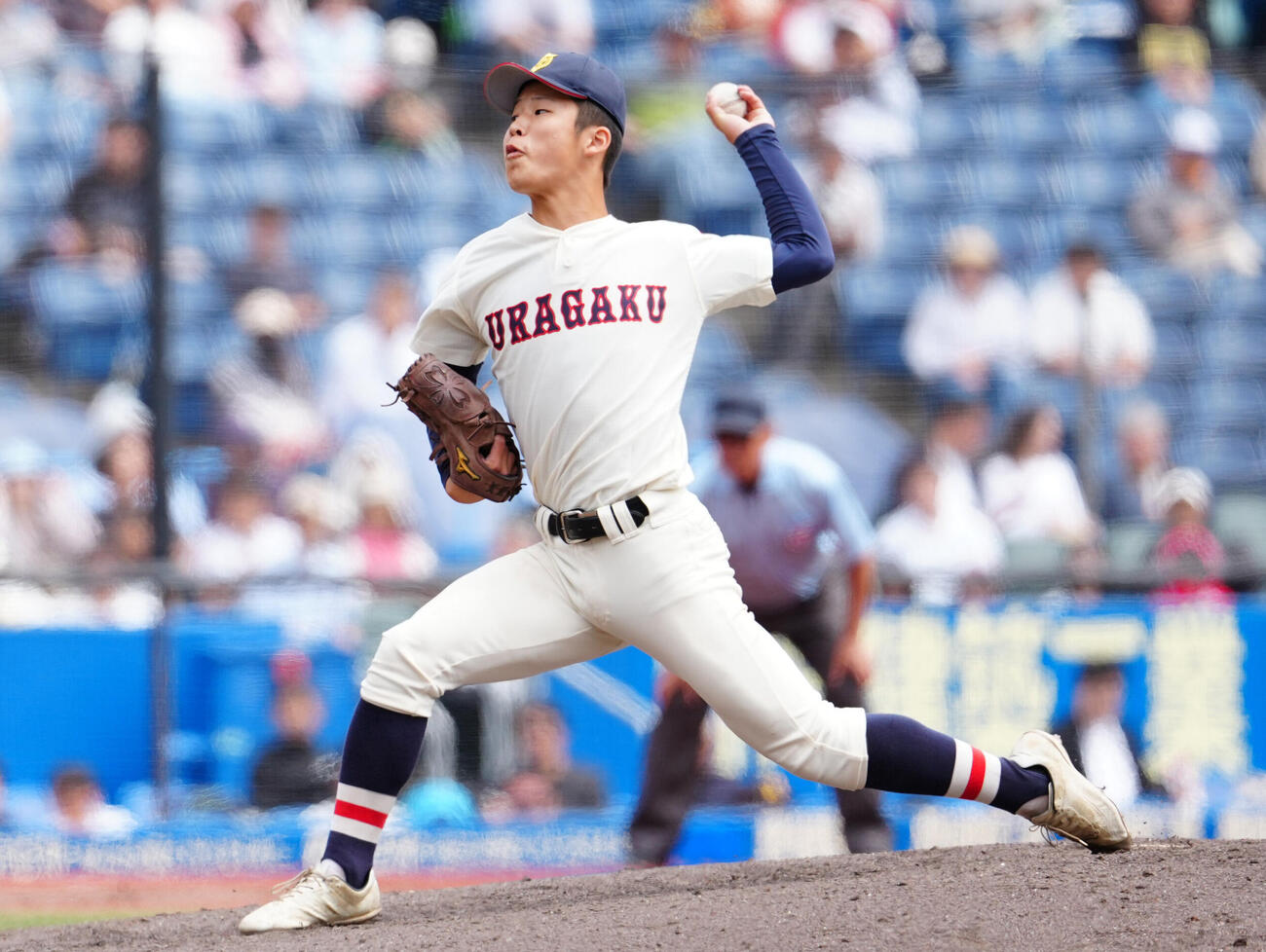 高校野球春季関東大会　準決勝　関東第一対浦和学院　6回表から2番手で登板した浦和学院・佐々木蓮也（撮影・鈴木みどり）
