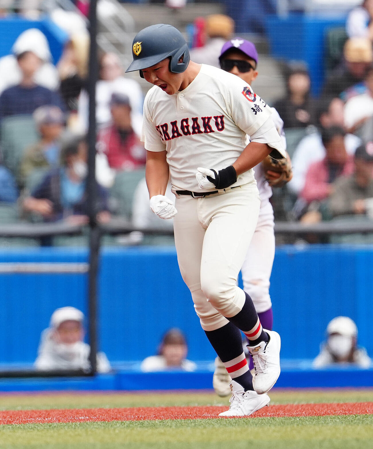高校野球春季関東大会　準決勝　関東第一対浦和学院　8回裏浦和学院1死三塁、適時二塁打を放ちほえる金谷隆乃助（撮影・鈴木みどり）