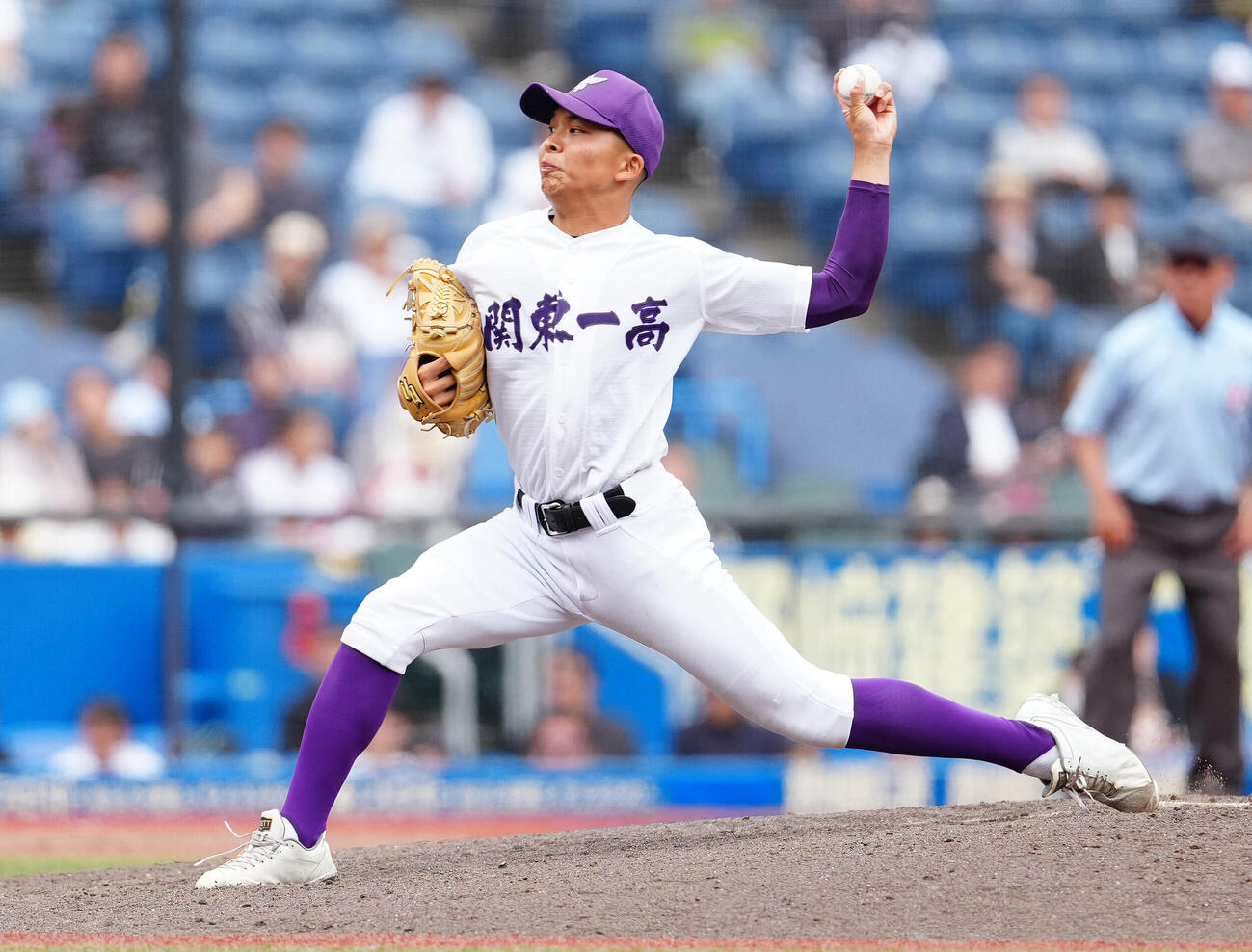 高校野球春季関東大会　準決勝　関東第一対浦和学院　8回裏から3番手で登板した関東第一・石井翔（撮影・鈴木みどり）