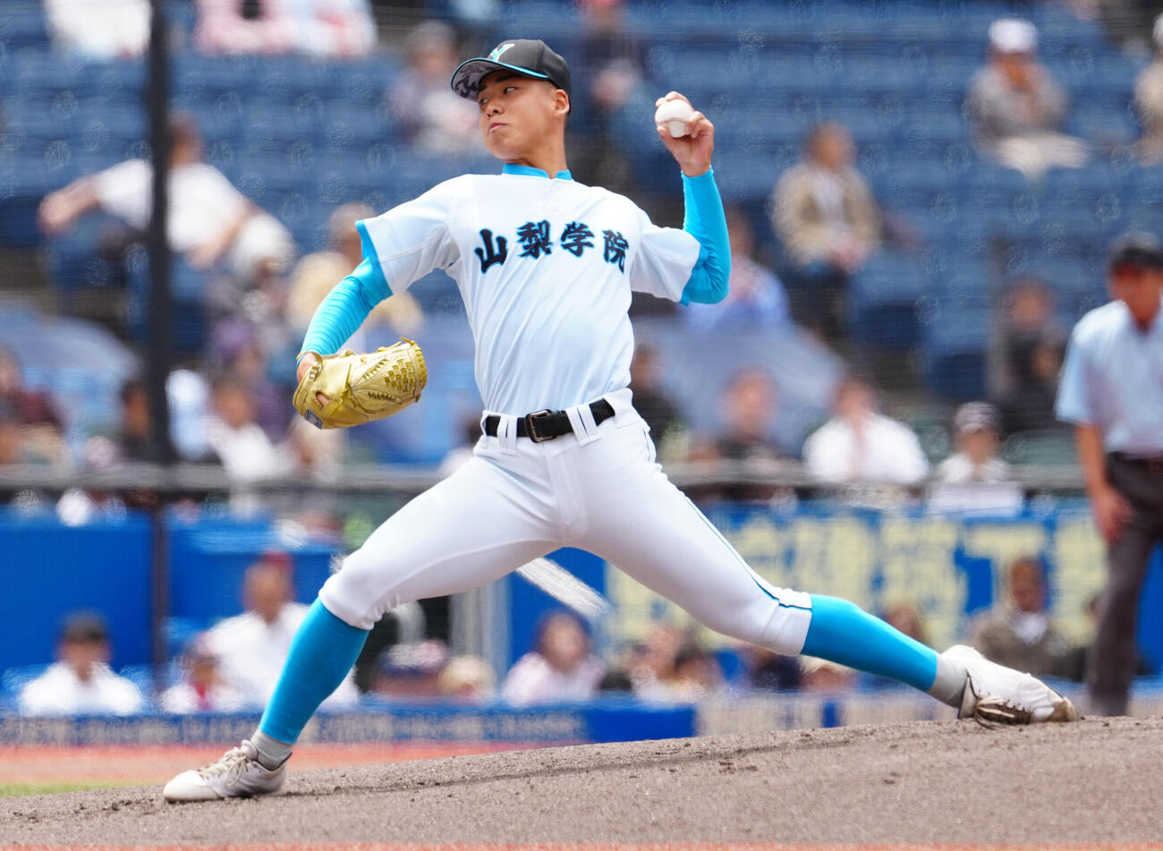 高校野球春季関東大会　準決勝　山梨学院対横浜　先発し力投する山梨学院・渡部瑛太（撮影・鈴木みどり）