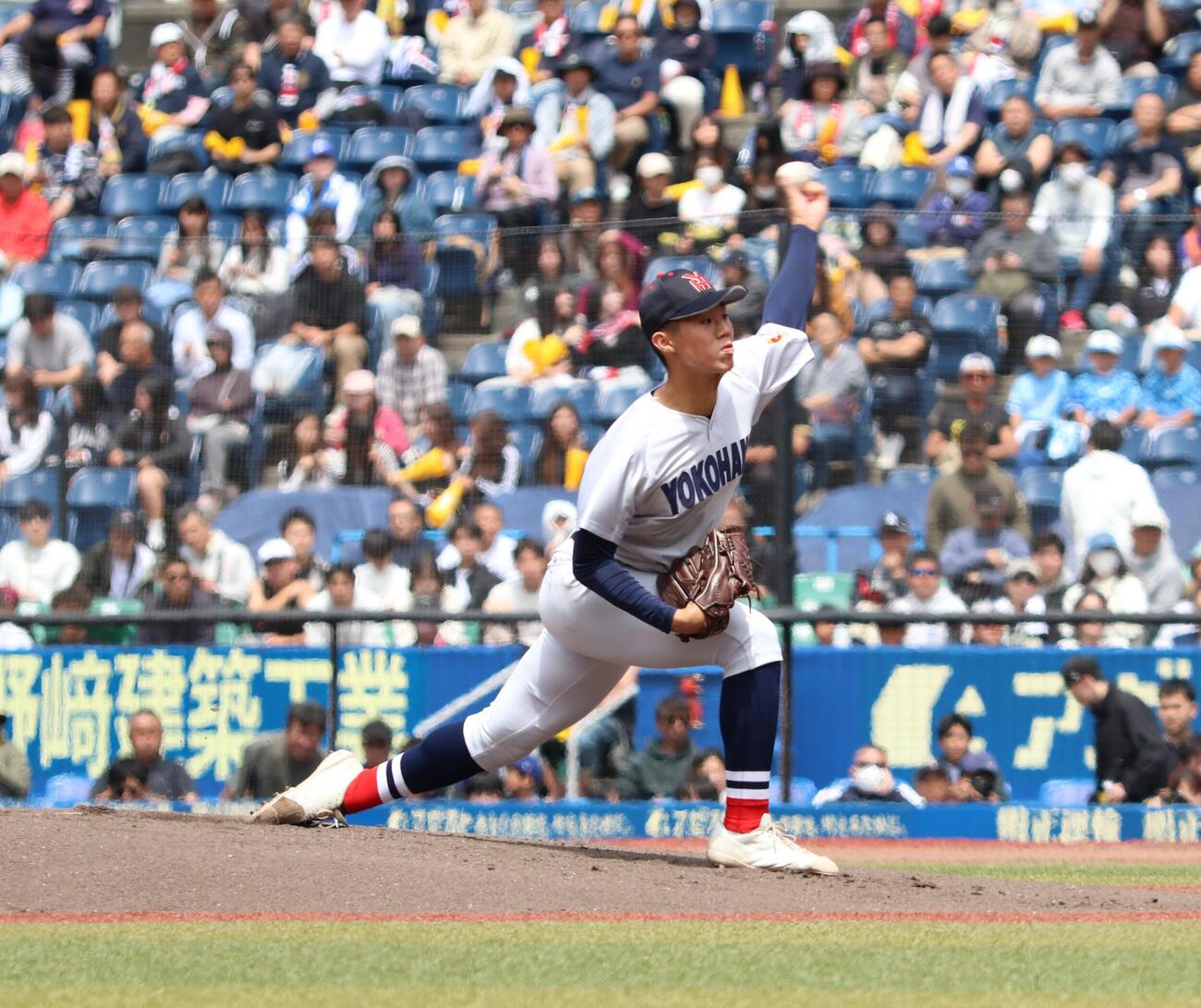 高校野球春季　準決勝　山梨学院対横浜　先発の横浜・小林鉄三郎（撮影・会田京叶）